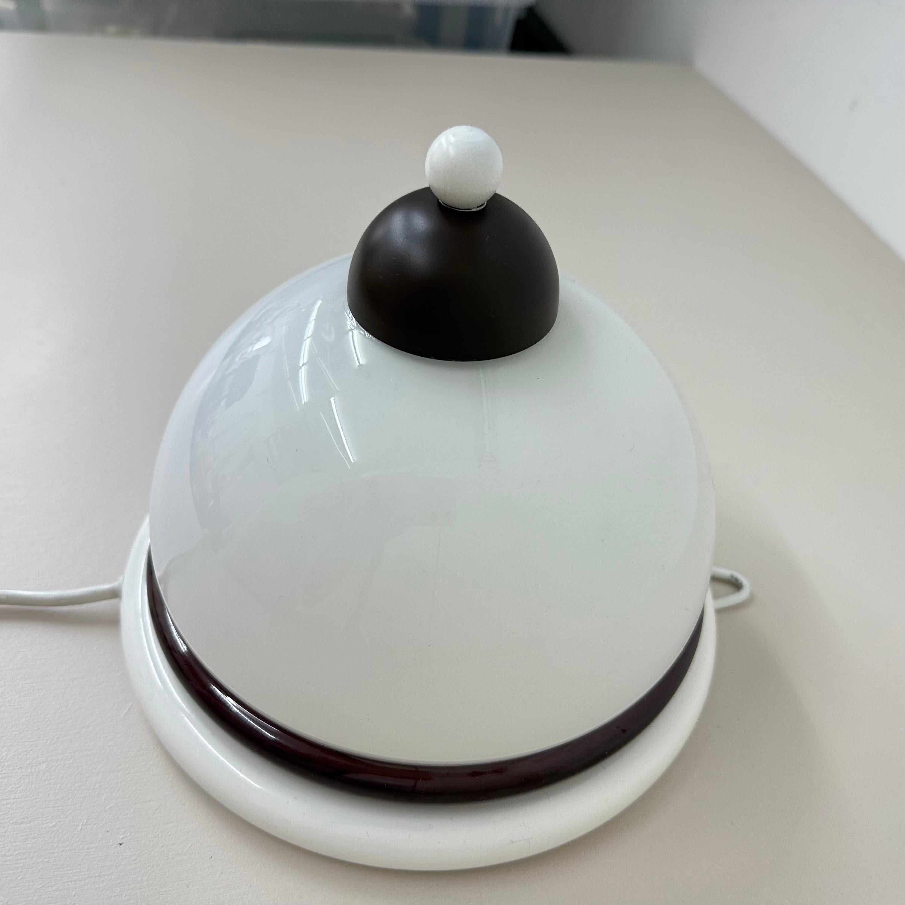 Verre Applique murale vintage marron et blanc, 1970 en vente