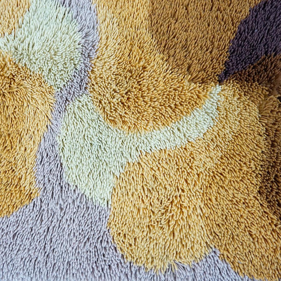 Tapis vintage en laine à fleurs brunes et jaunes par Desso, Pays-Bas, années 1970 Bon état - En vente à Vienna, AT