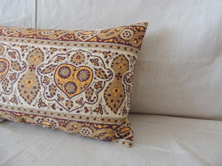 Vintage brown and yellow paisley long bolster decorative pillow.
Acid yellow linen backing.
Decorative pillow handcrafted and designed in the USA.
Closure by stitch (no zipper closure) with custom-made pillow insert.
Size: 13