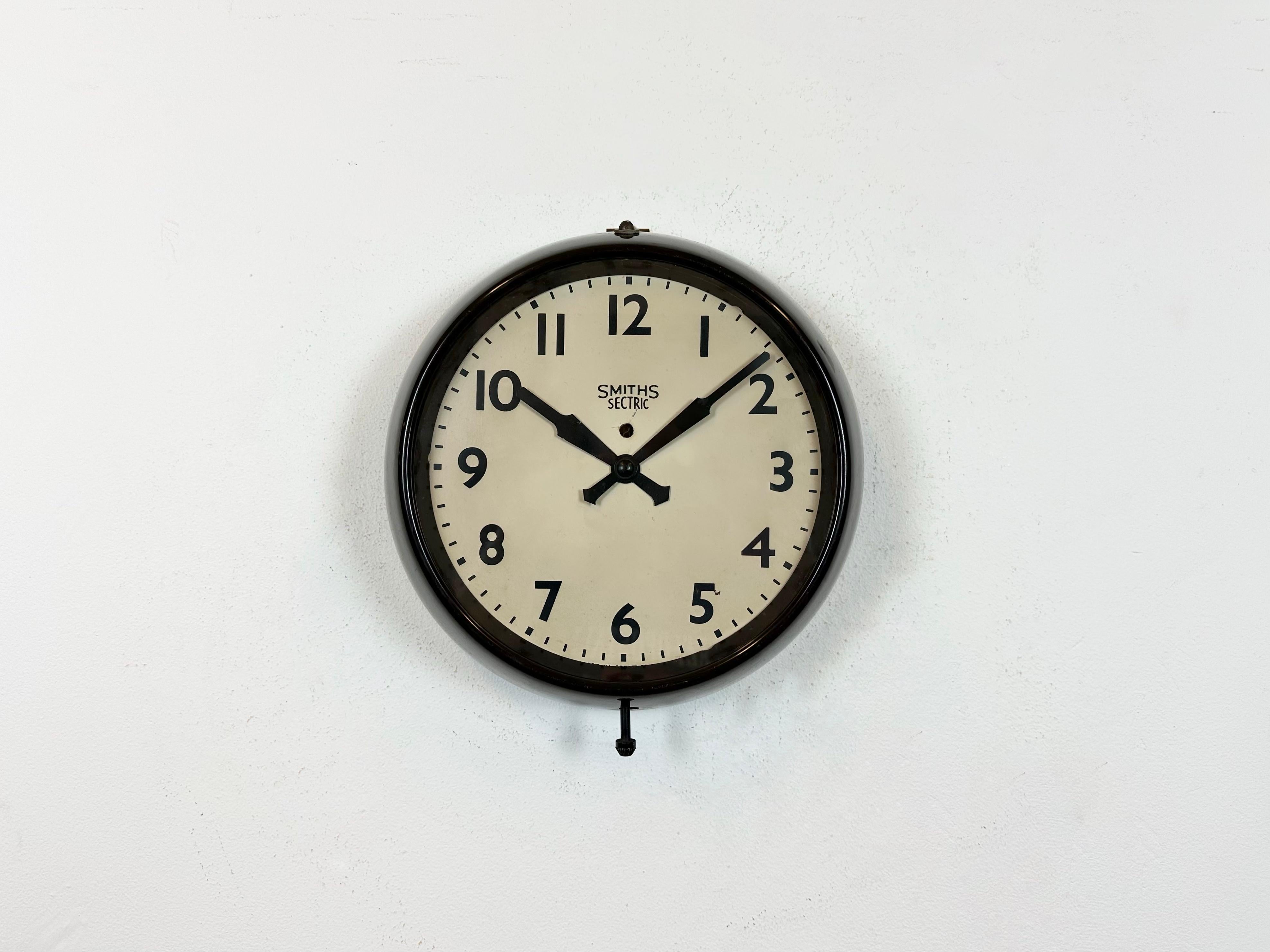 Smiths Sectric wall clock was made in United Kingdom during the 1950s. It features a dark brown bakelite frame, an iron dial with aluminium hands and a clear glass cover. Original electric movement ( 220 V ) works perfectly . The diameter of the