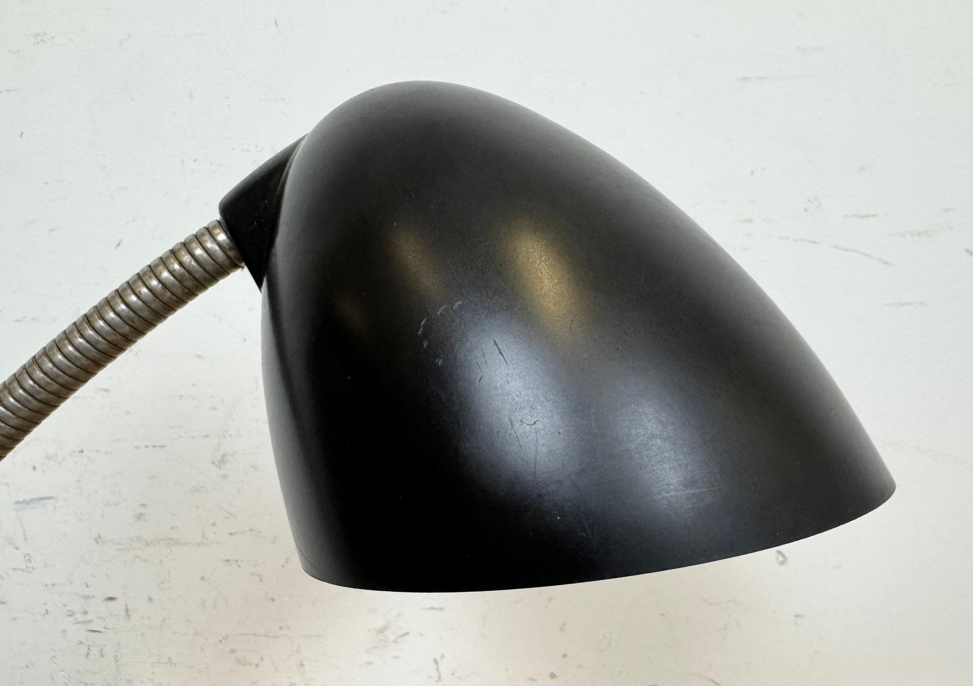 Vintage Brown Bakelit Schwanenhals Tischlampe, 1960er Jahre im Angebot 4