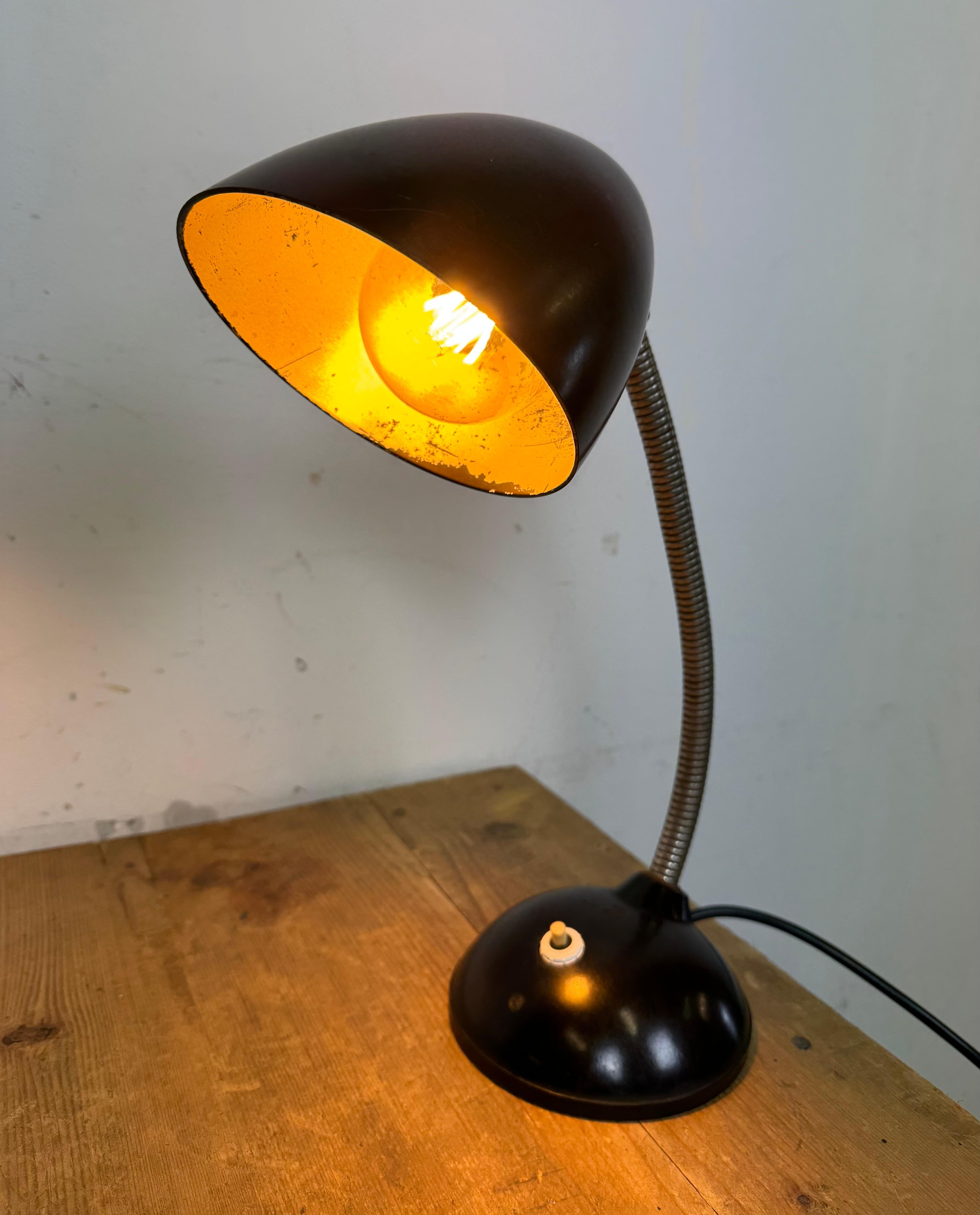 Vintage Brown Bakelit Schwanenhals Tischlampe, 1960er Jahre im Angebot 8
