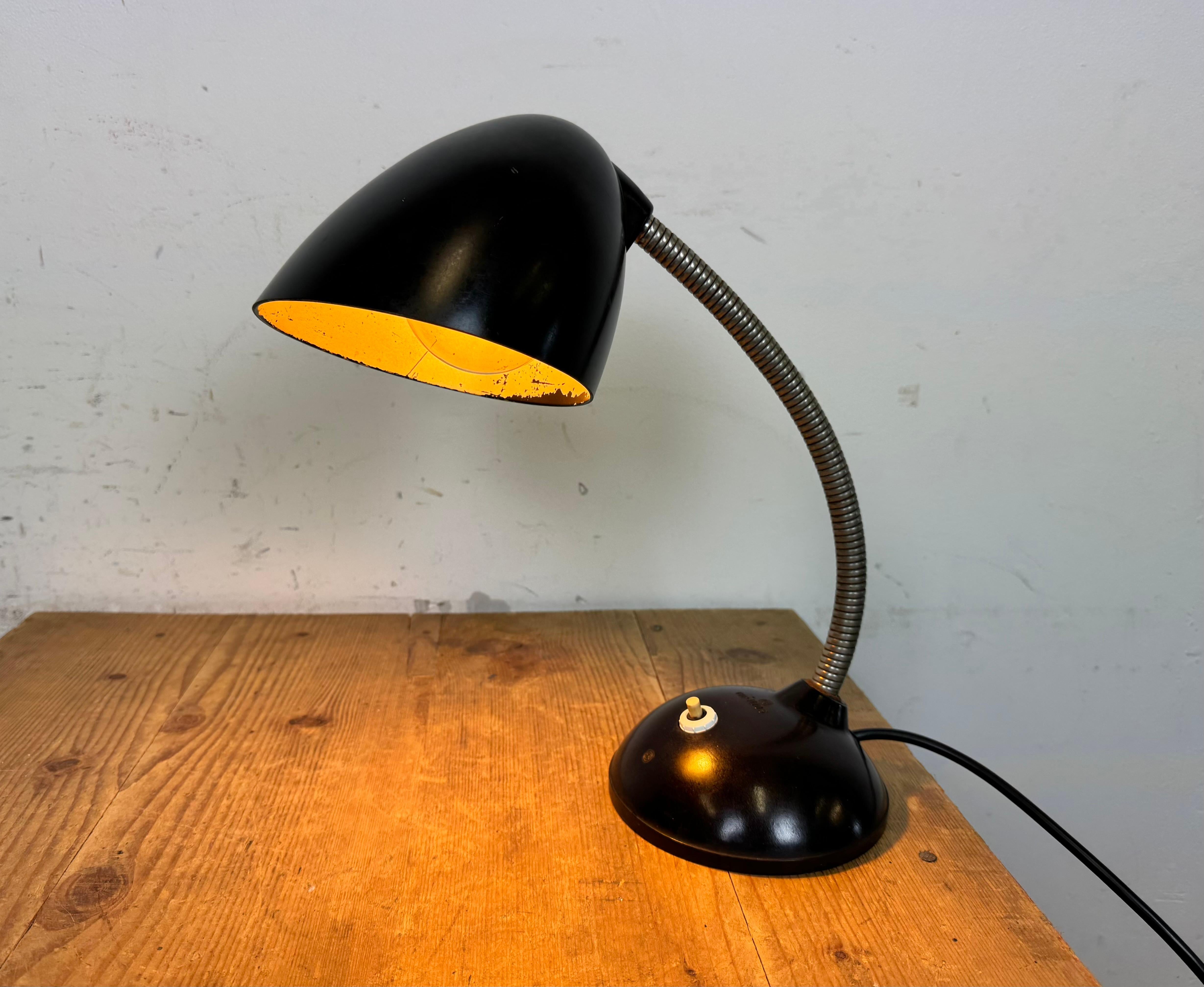 Vintage Brown Bakelit Schwanenhals Tischlampe, 1960er Jahre im Angebot 9