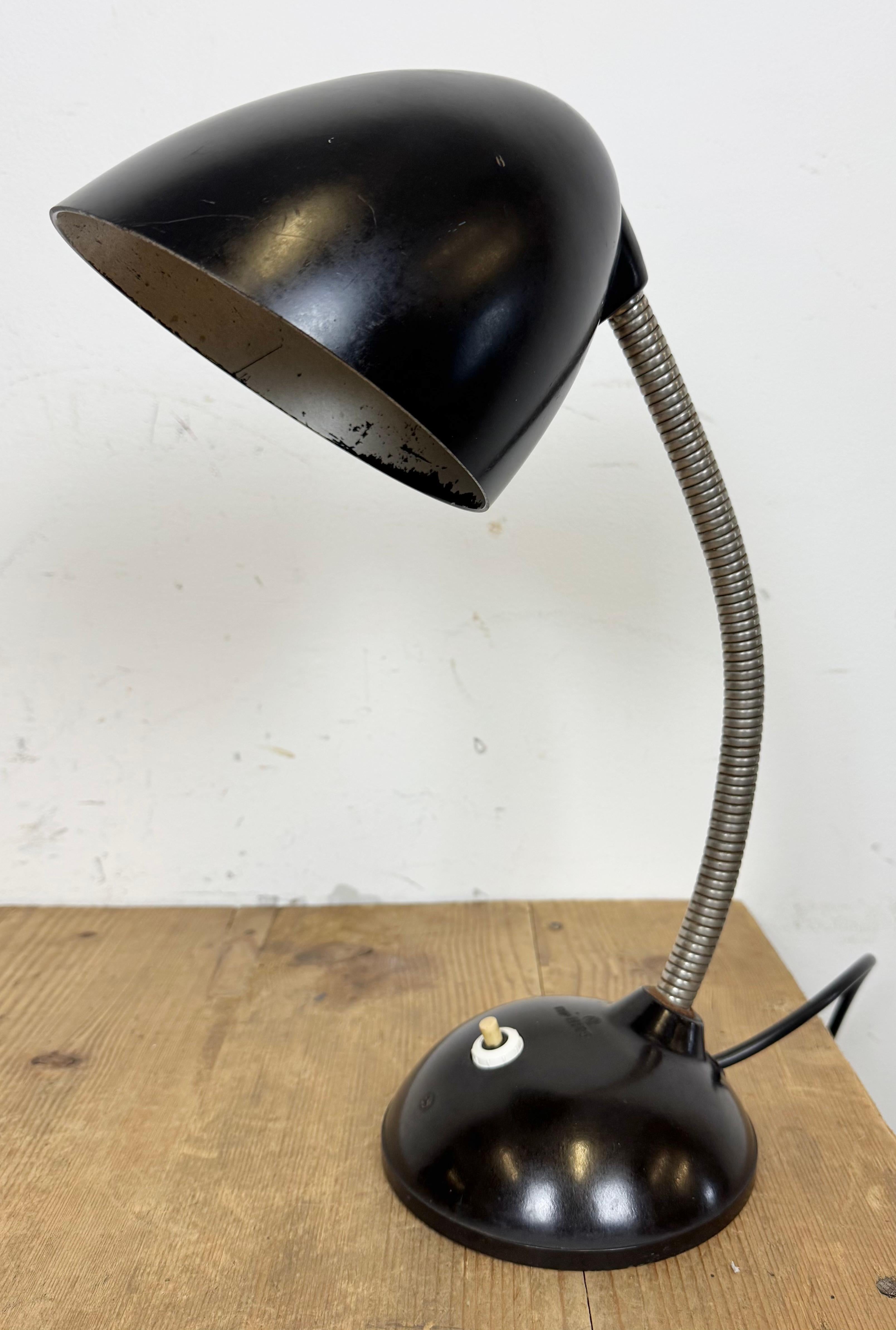 Vintage Brown Bakelit Schwanenhals Tischlampe, 1960er Jahre (Industriell) im Angebot