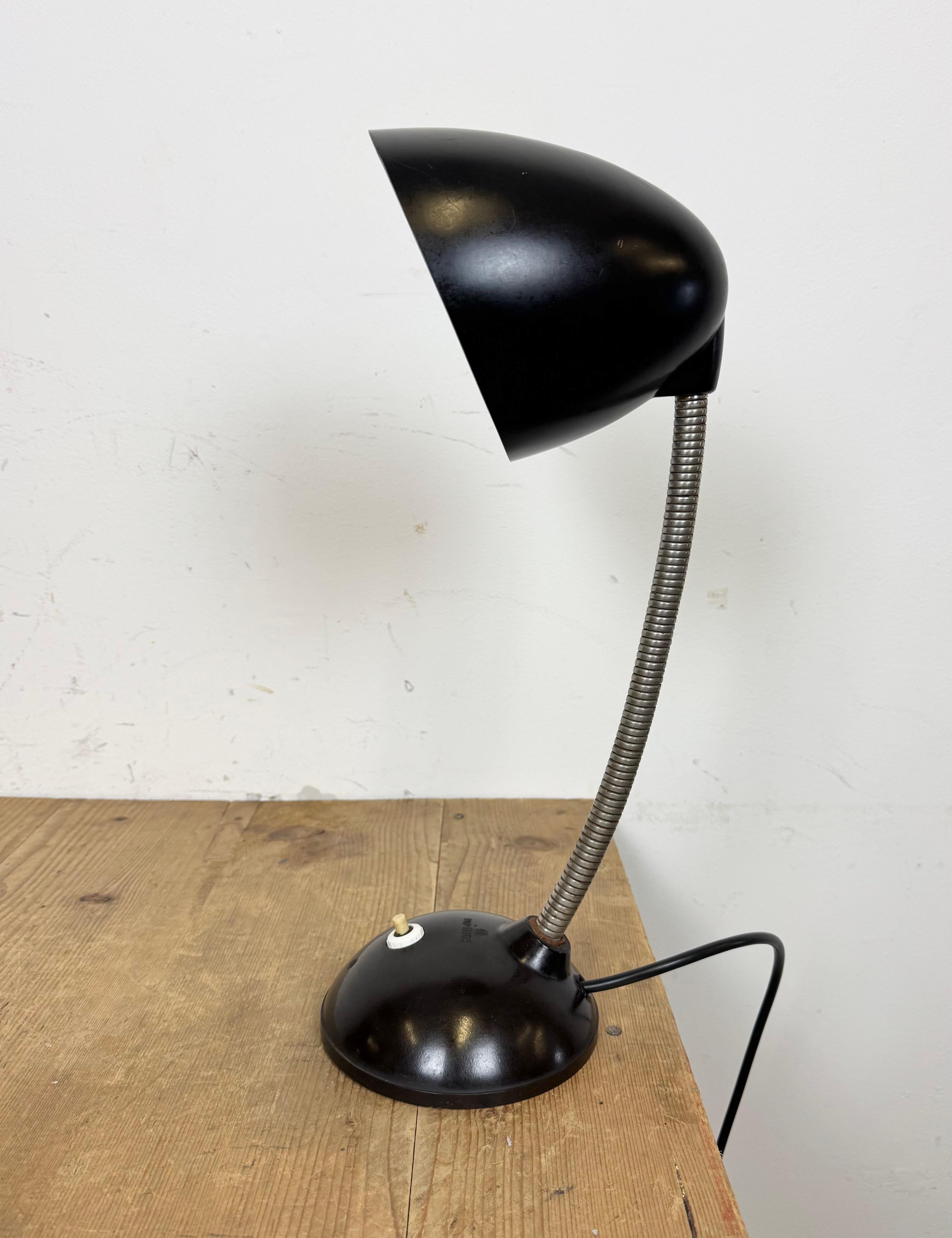 Vintage Brown Bakelit Schwanenhals Tischlampe, 1960er Jahre im Angebot 1