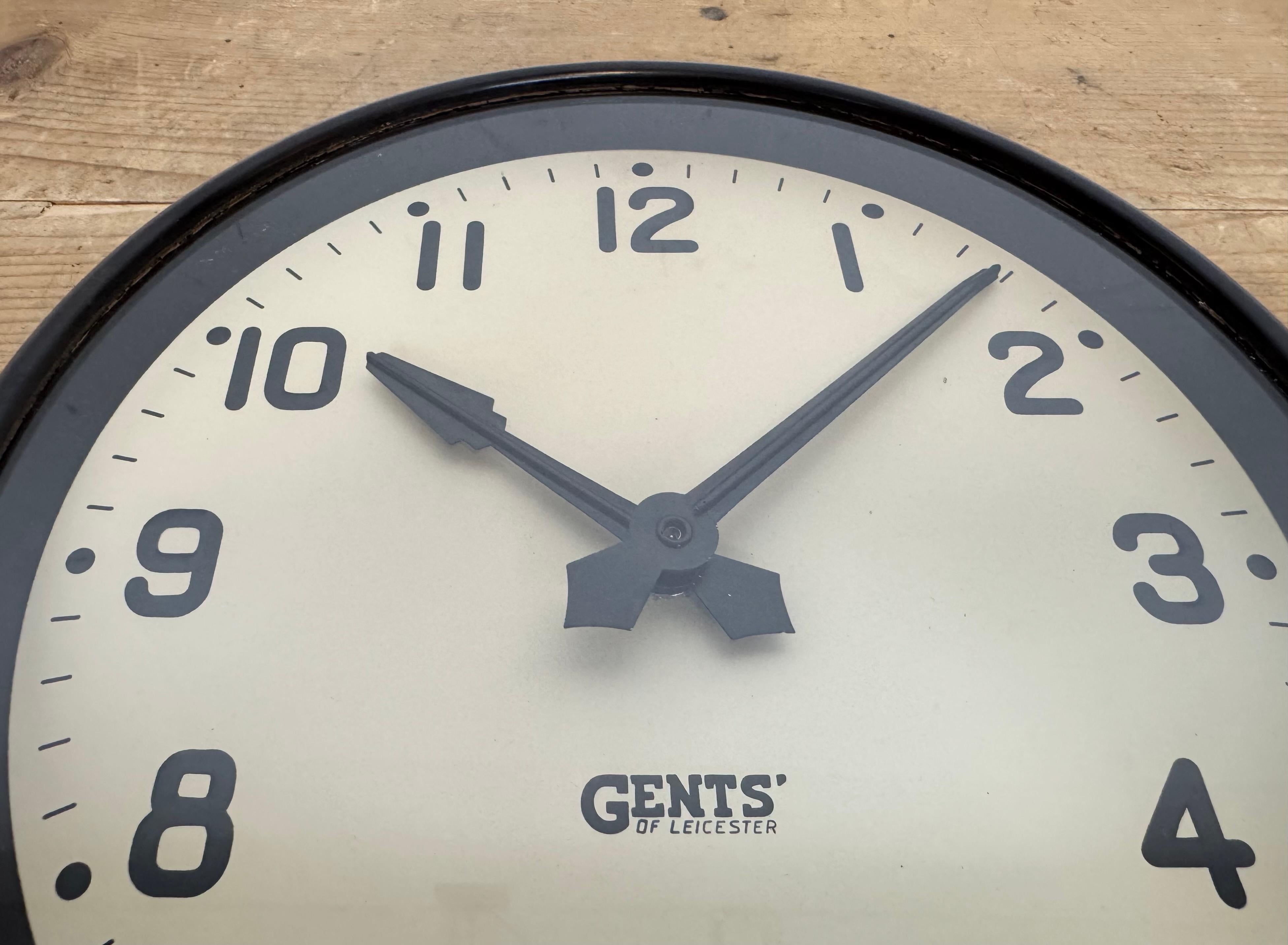 Horloge murale vintage en bakélite Brown par Gents of Leicester, années 1950 en vente 4