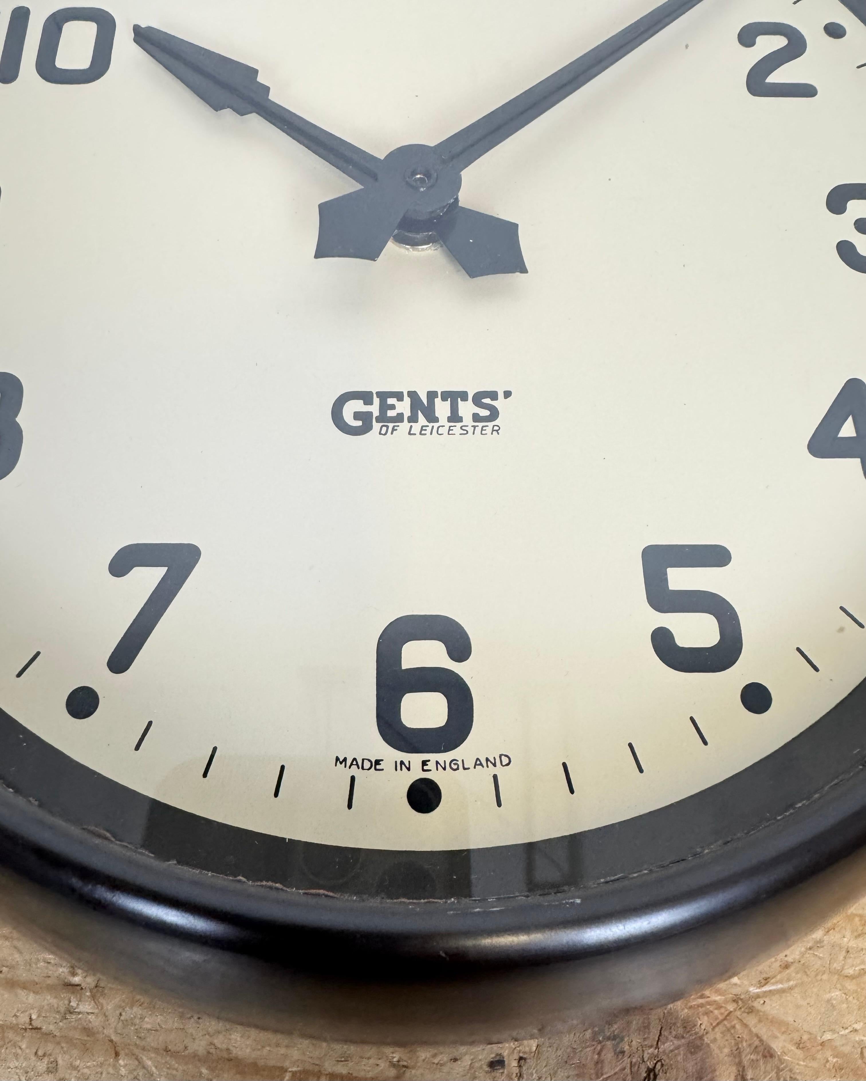 Horloge murale vintage en bakélite Brown par Gents of Leicester, années 1950 en vente 5