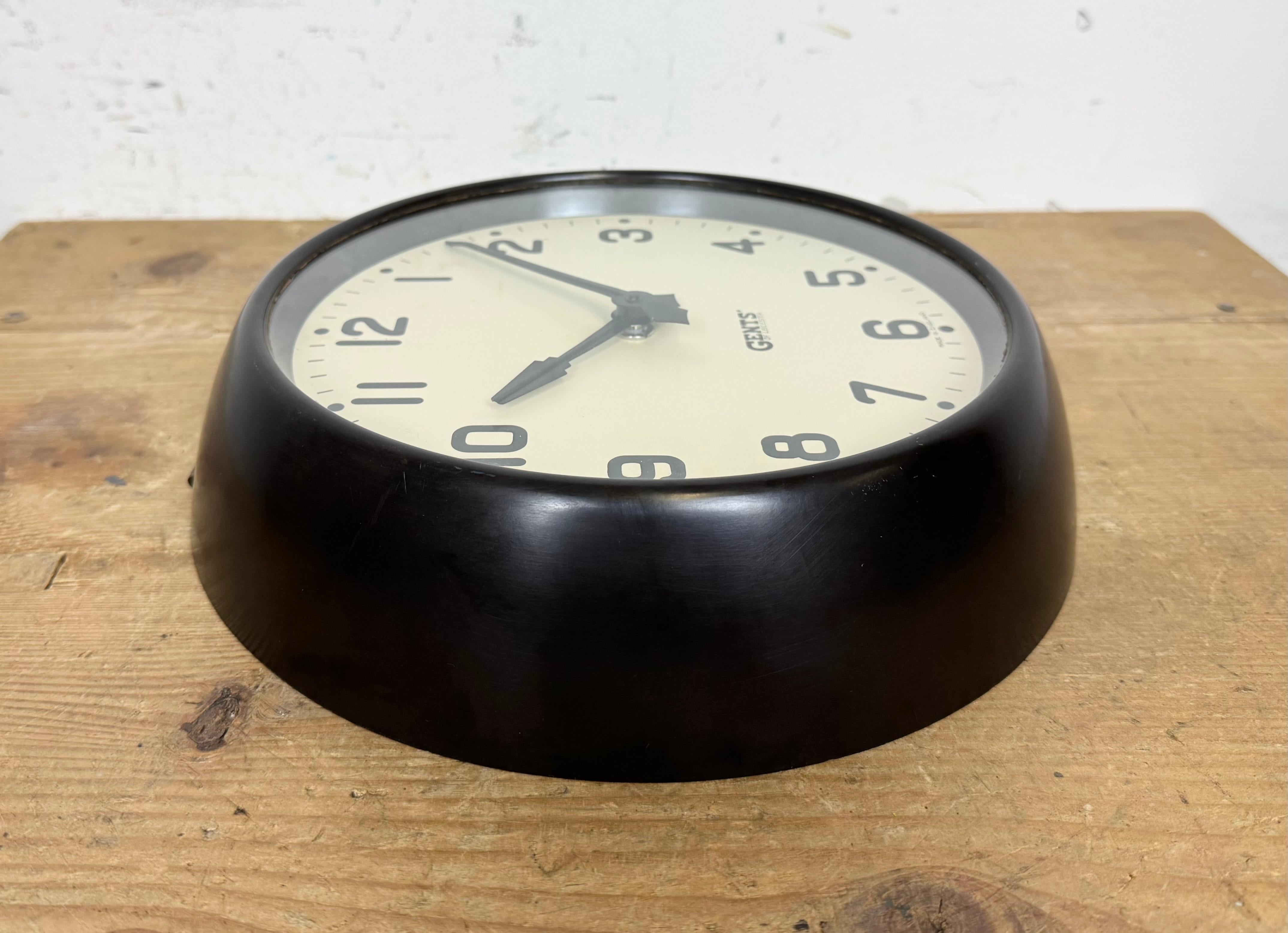 Horloge murale vintage en bakélite Brown par Gents of Leicester, années 1950 en vente 8