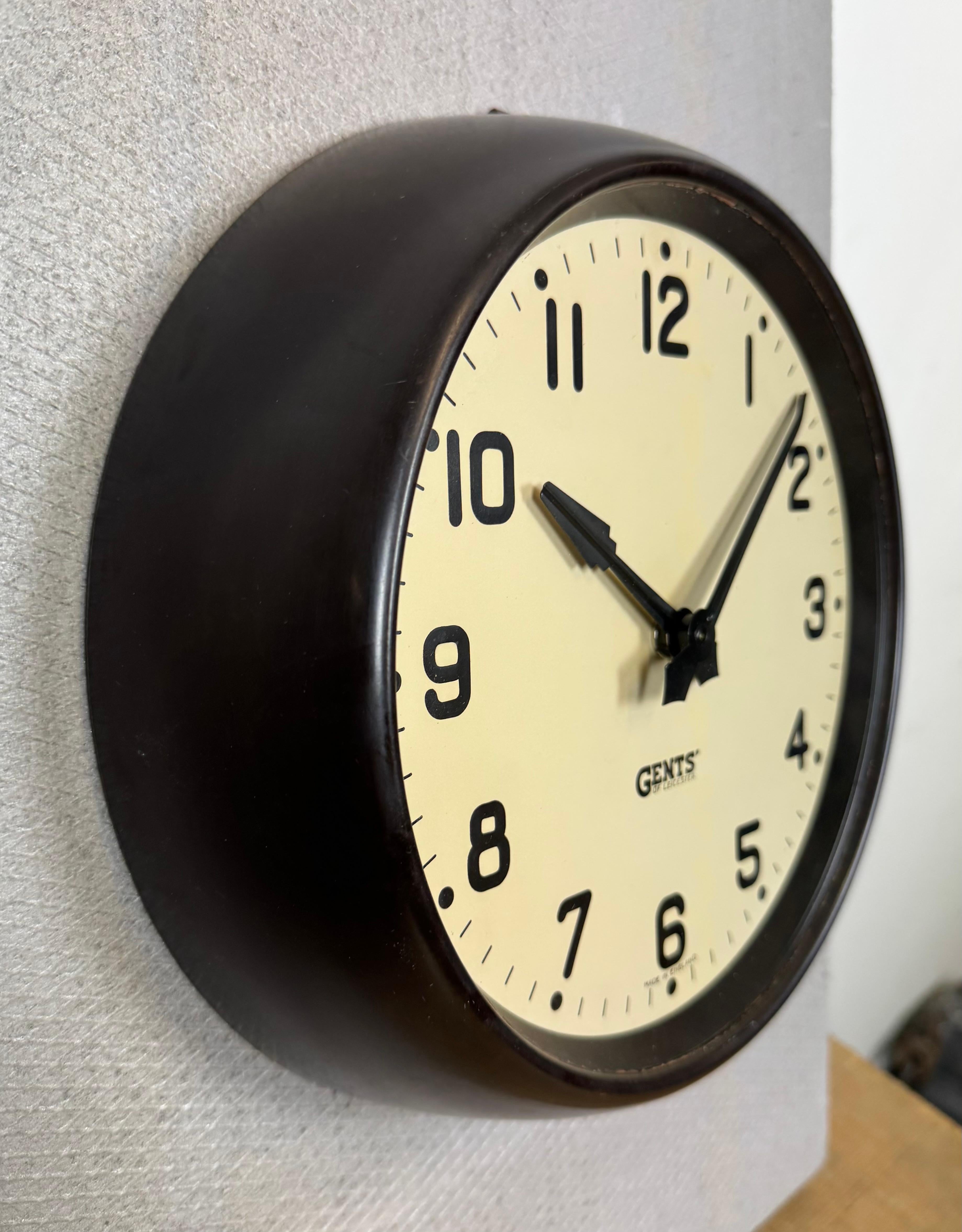 Britannique Horloge murale vintage en bakélite Brown par Gents of Leicester, années 1950 en vente