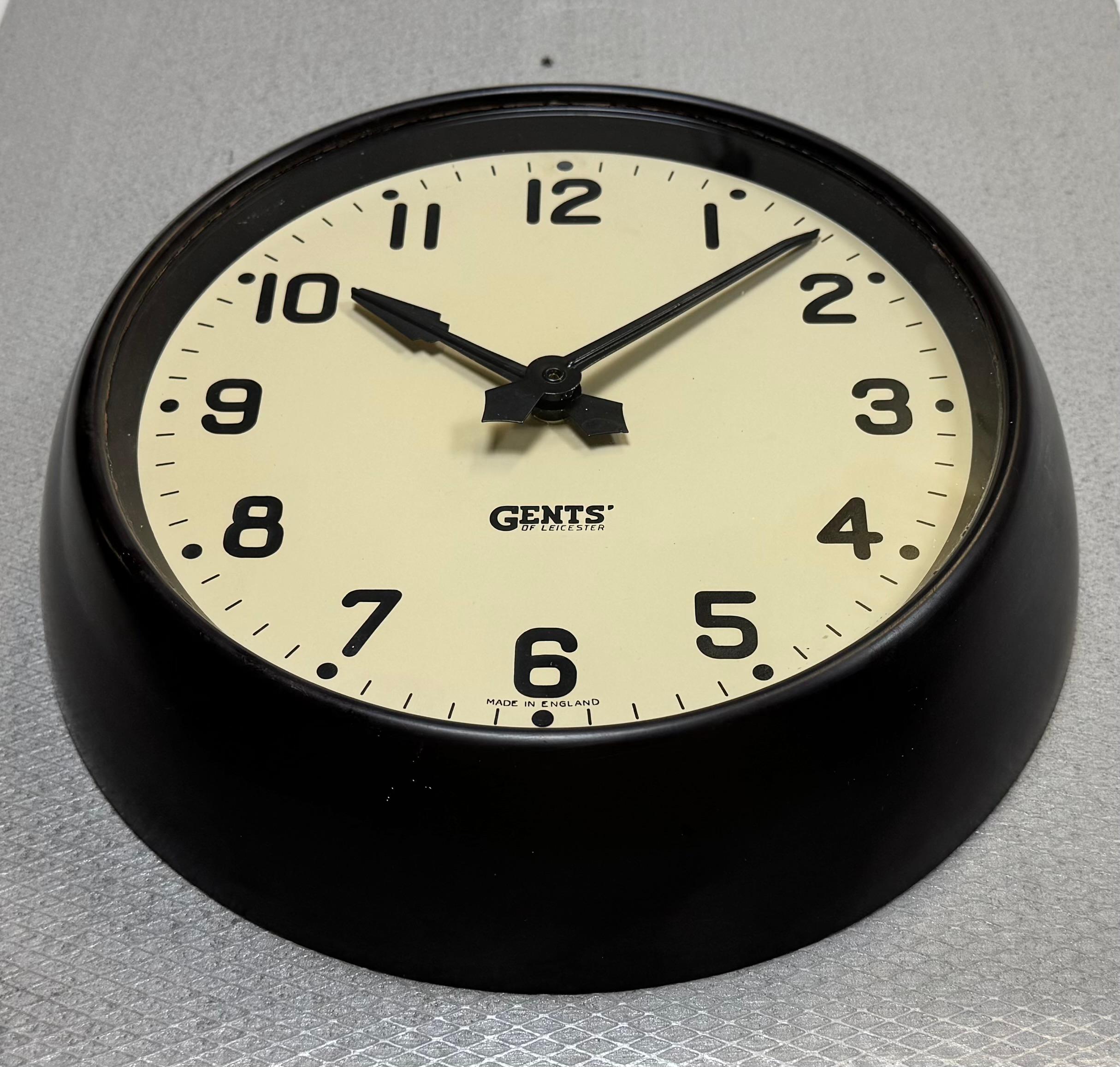 Verre Horloge murale vintage en bakélite Brown par Gents of Leicester, années 1950 en vente