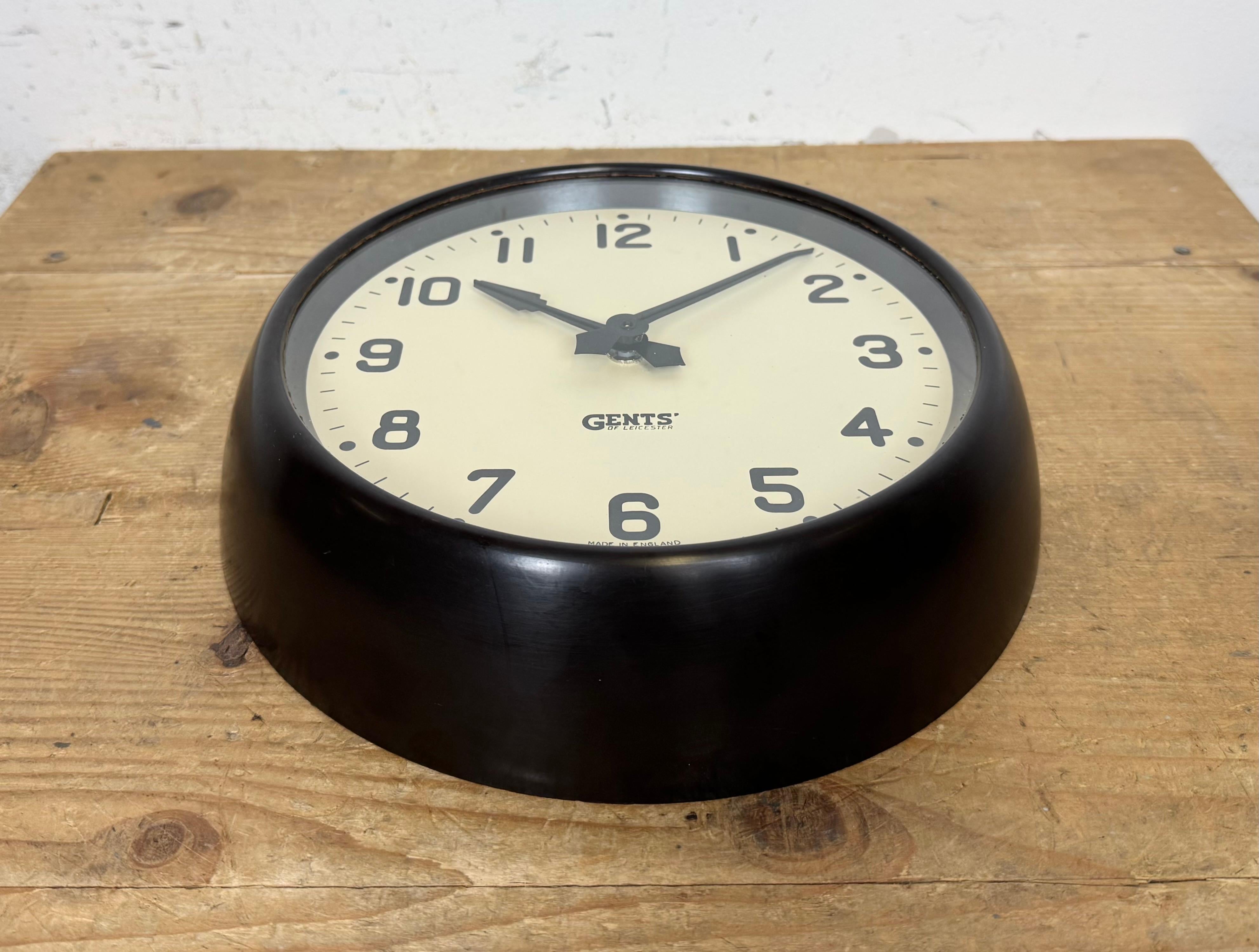 Horloge murale vintage en bakélite Brown par Gents of Leicester, années 1950 en vente 1
