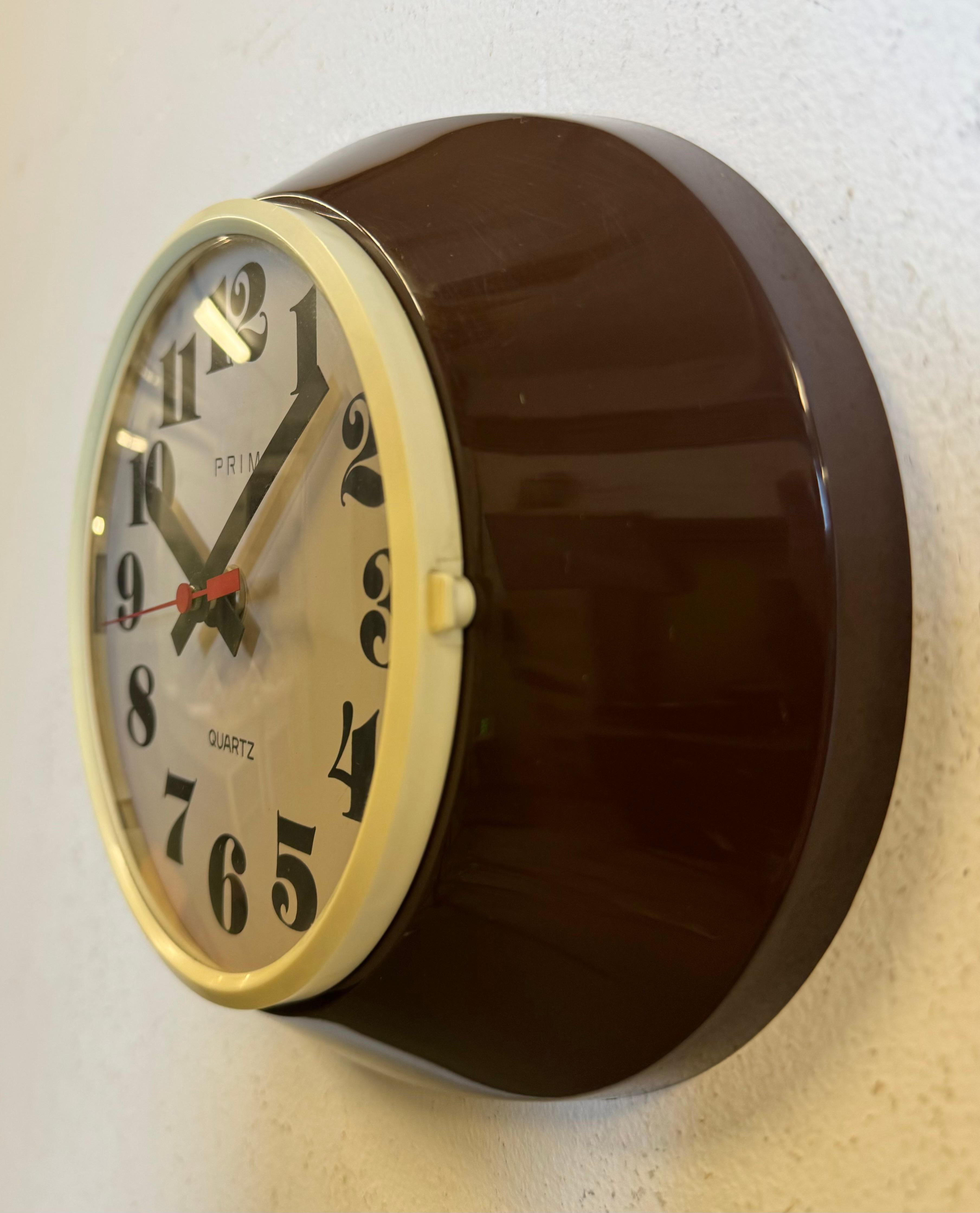 Vintage Brown Bakelite Wall Clock from Prim, 1970s In Good Condition For Sale In Kojetice, CZ