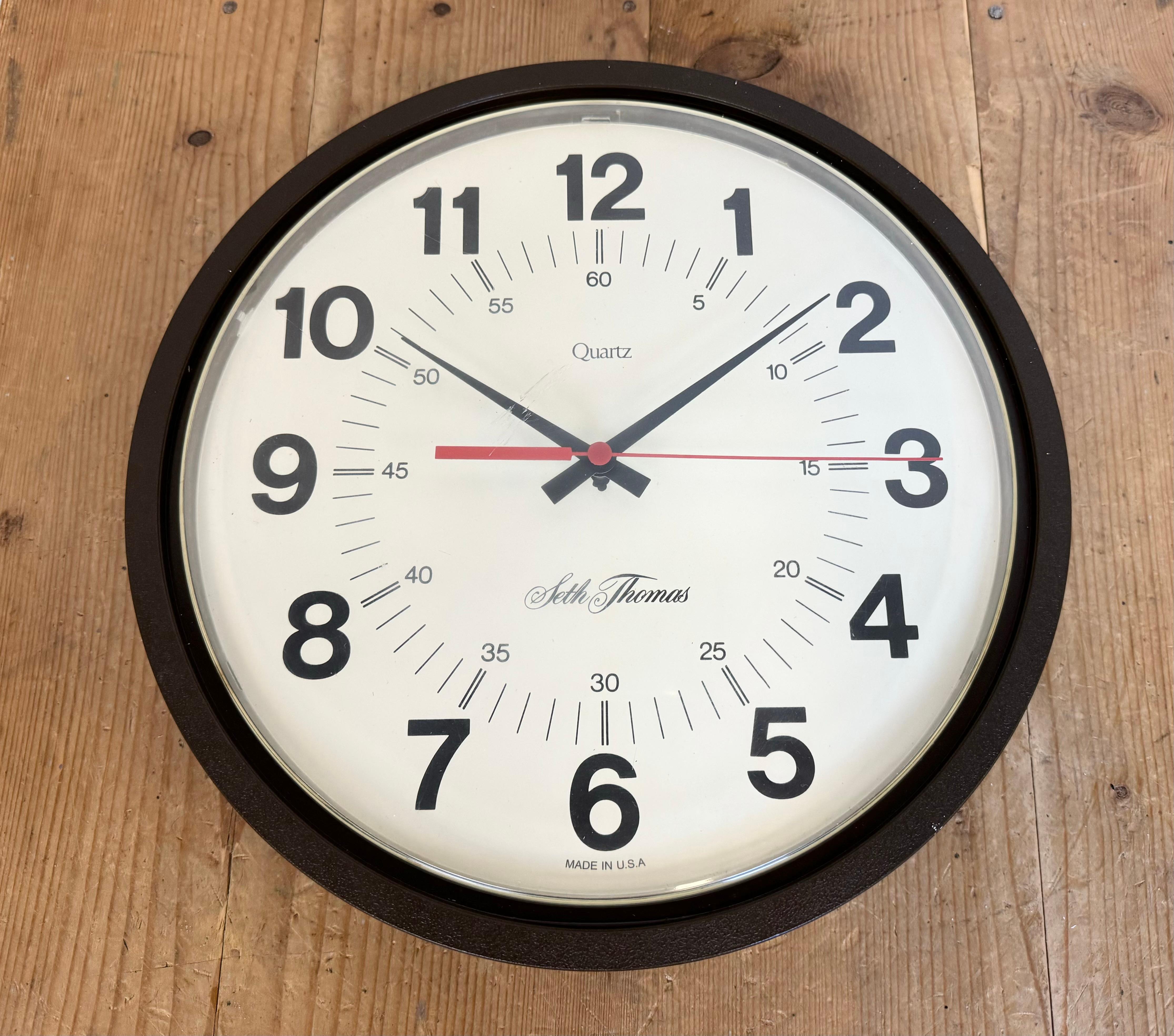Vintage Brown Bakelite Wall Clock from Seth Thomas, 1980s For Sale 5