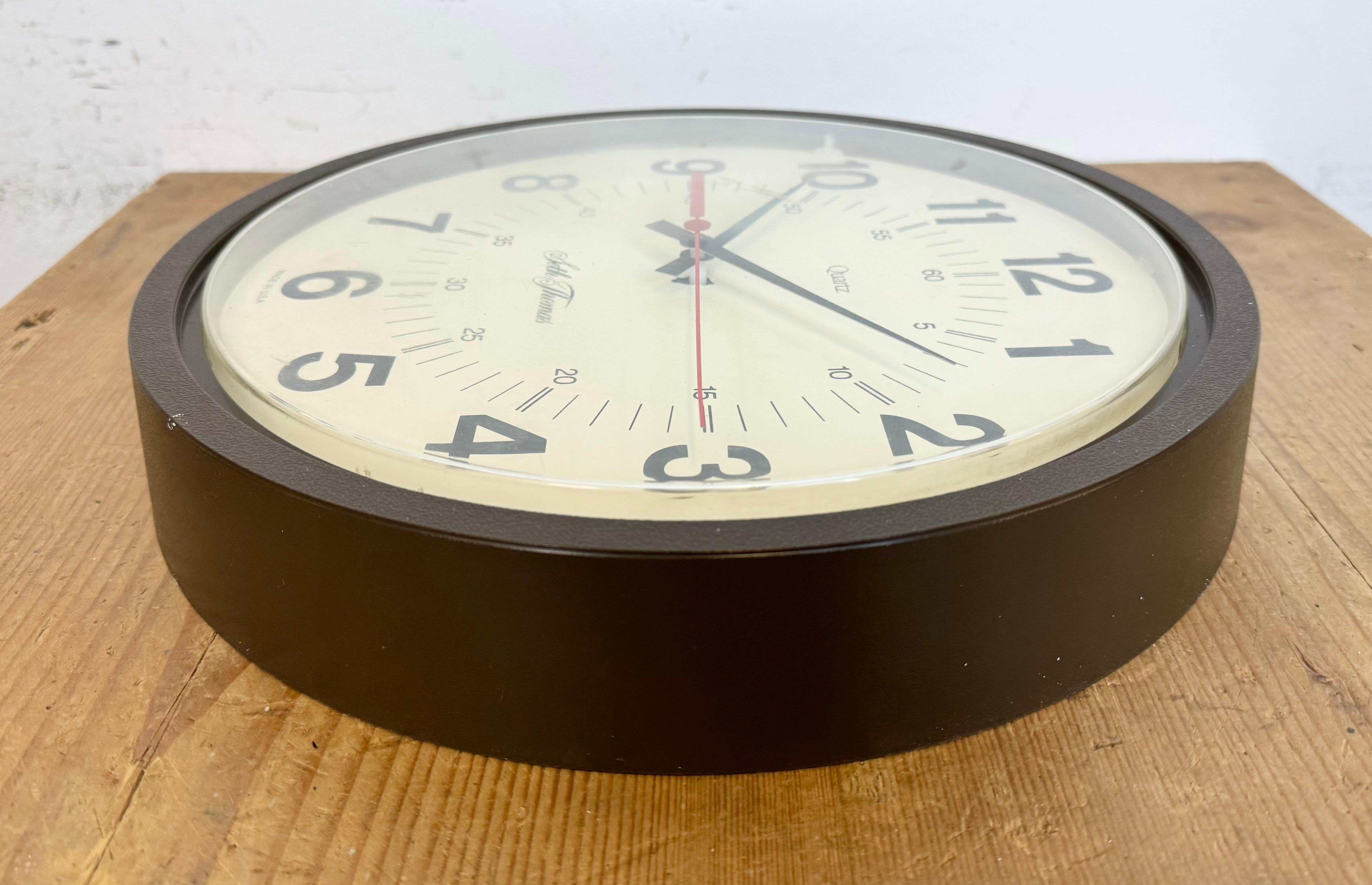 Vintage Brown Bakelite Wall Clock from Seth Thomas, 1980s For Sale 6
