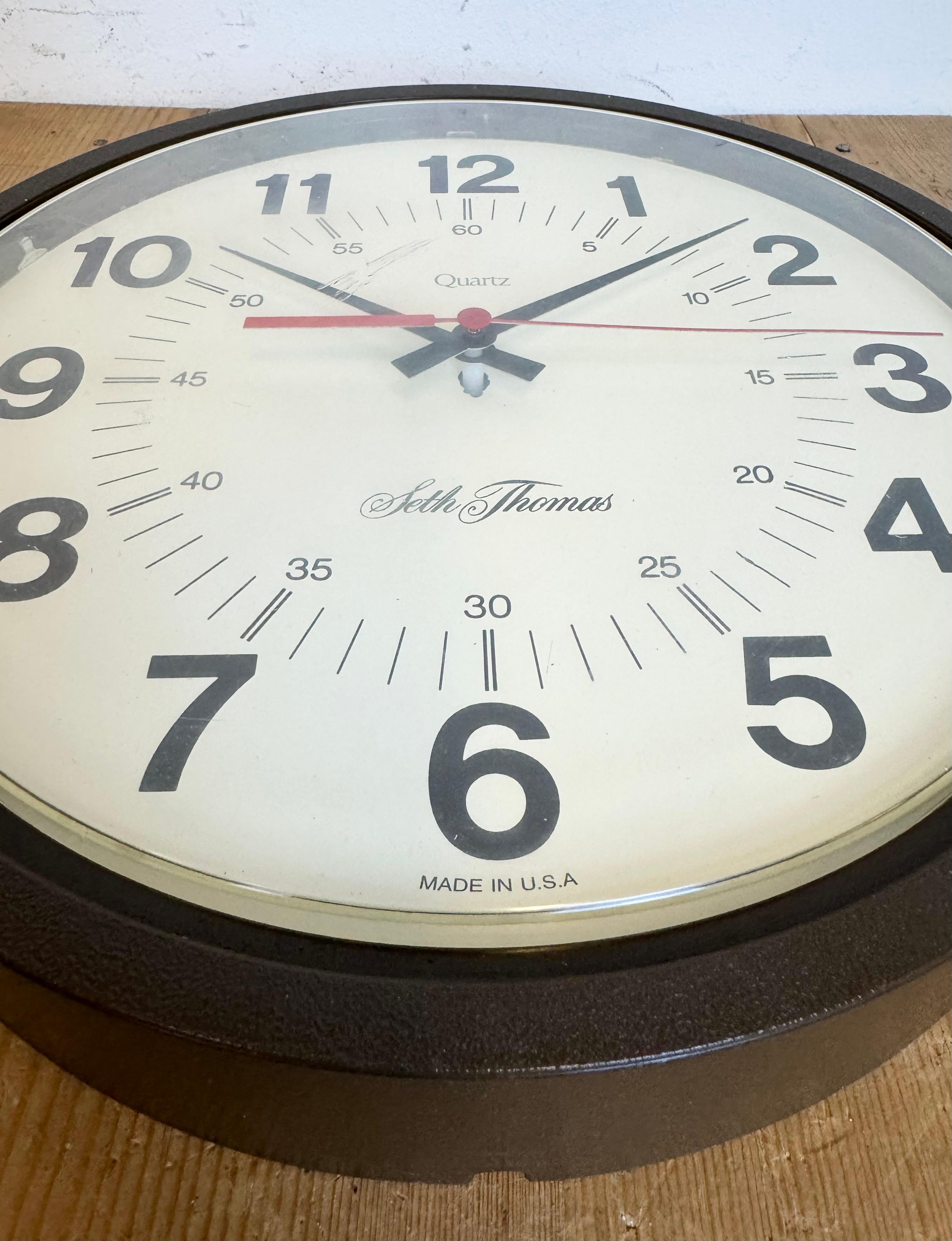 Vintage Brown Bakelite Wall Clock from Seth Thomas, 1980s For Sale 8