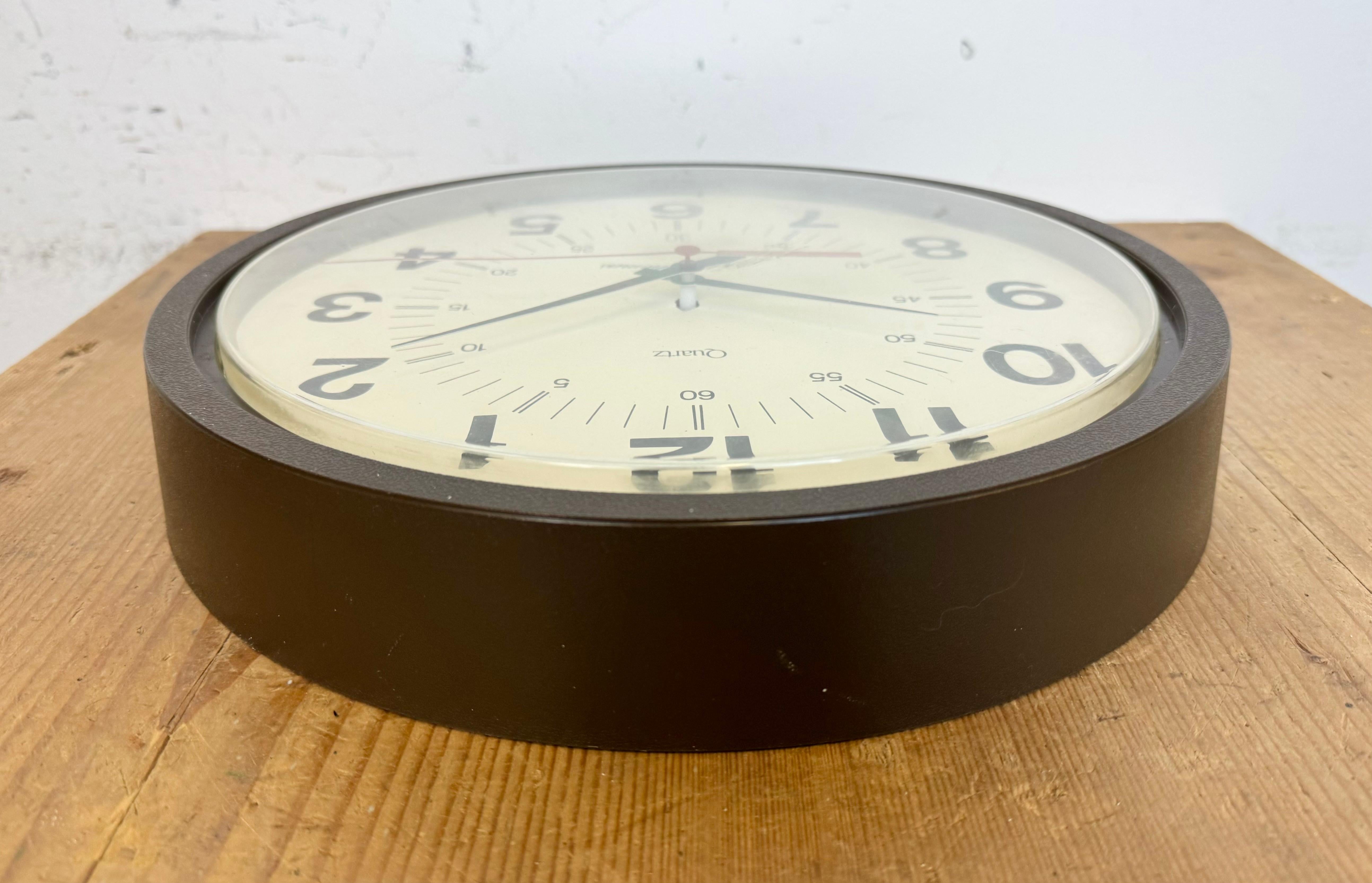Vintage Brown Bakelite Wall Clock from Seth Thomas, 1980s For Sale 9