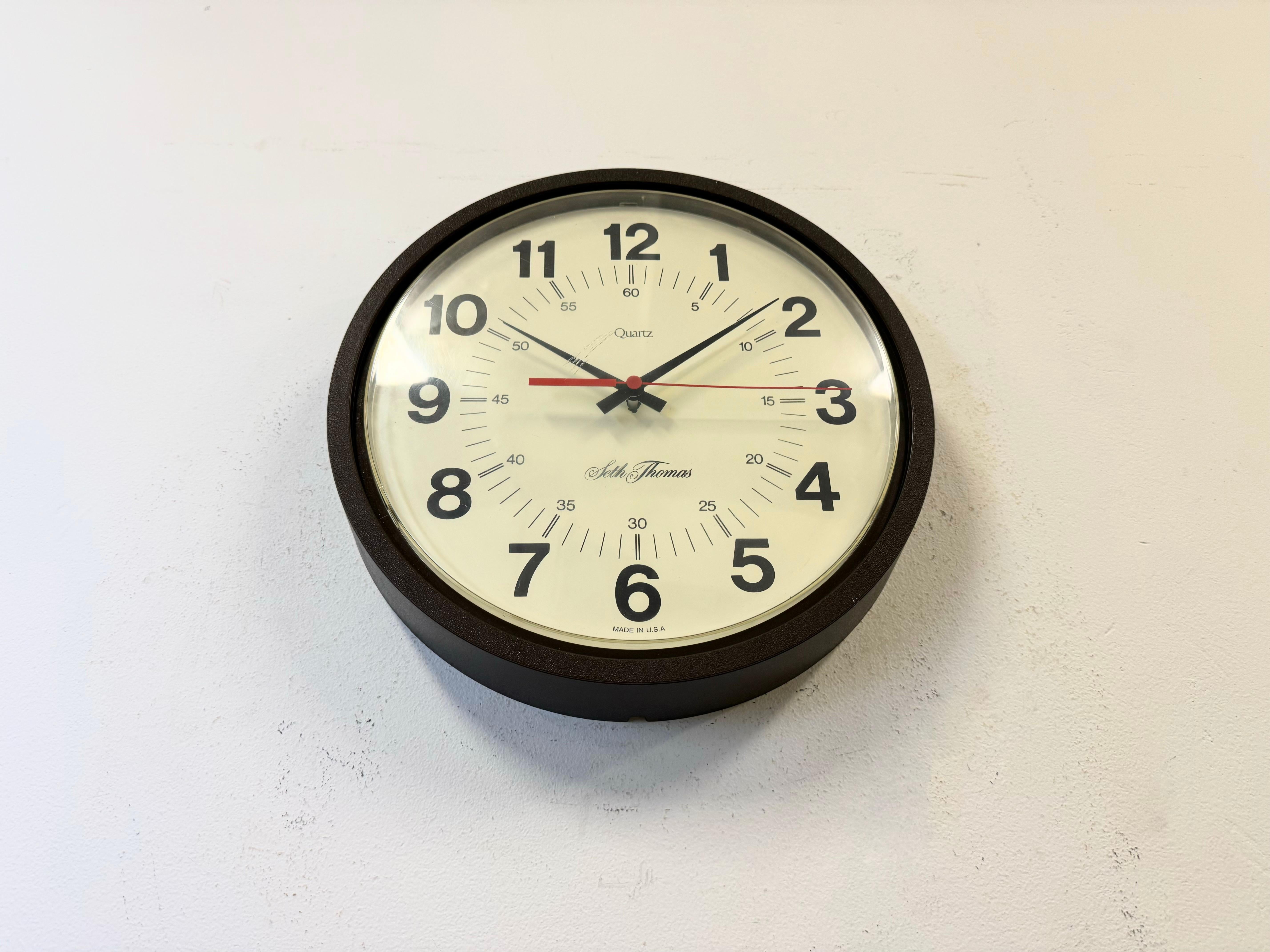 Vintage Brown Bakelite Wall Clock from Seth Thomas, 1980s For Sale 1