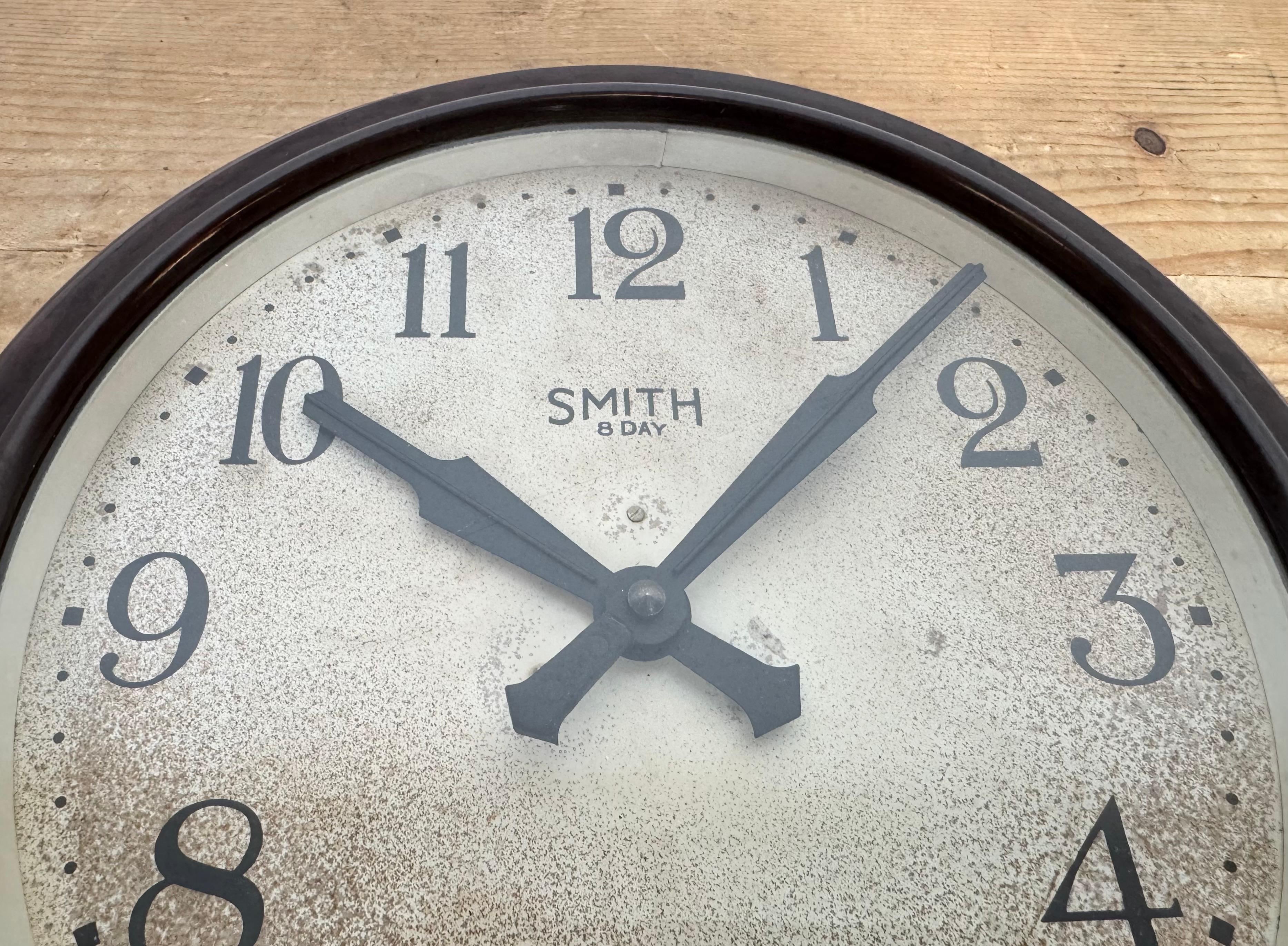 Horloge murale vintage en bakélite Brown de Smith, années 1950 en vente 4