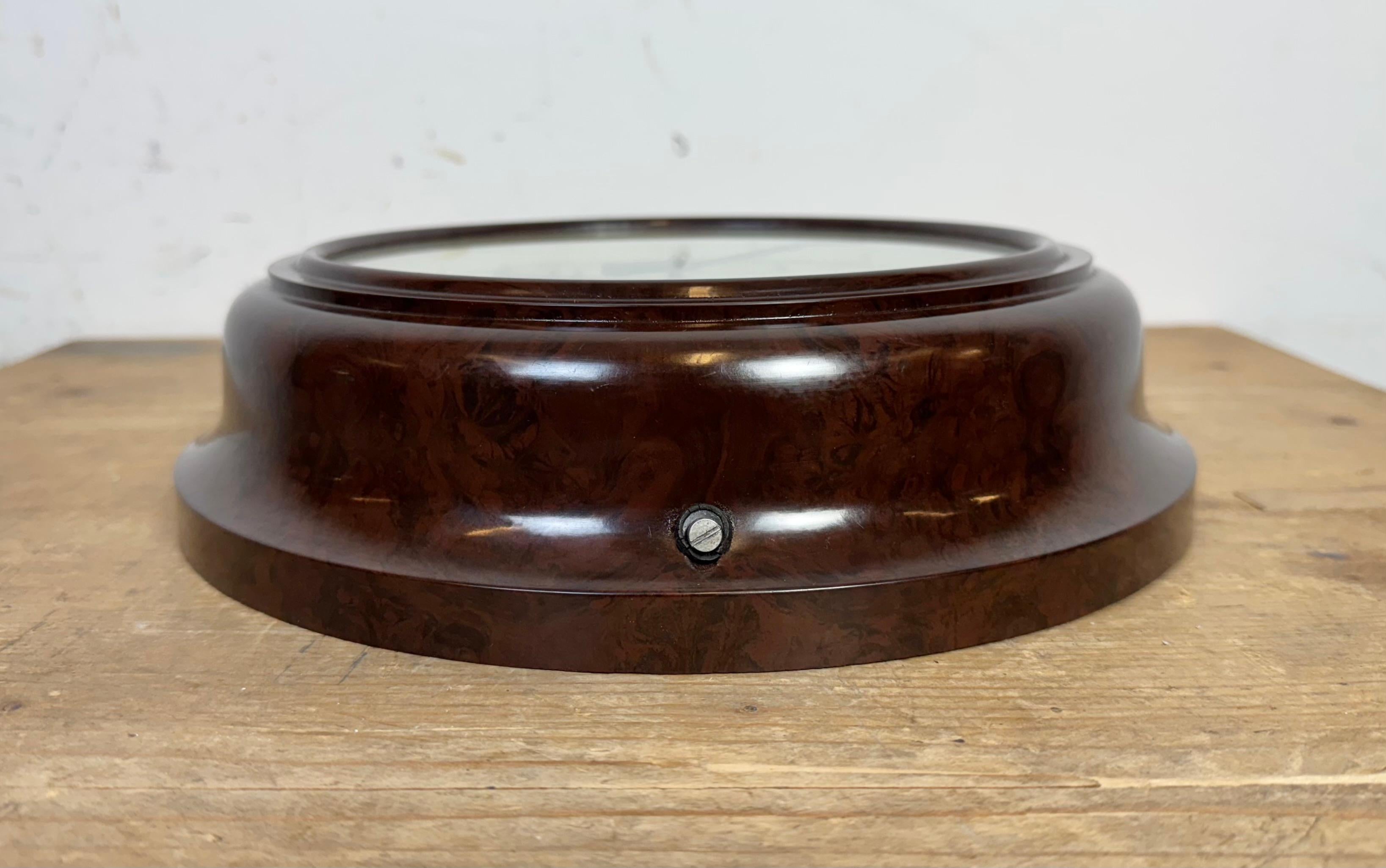 Horloge murale vintage en bakélite Brown de Smith, années 1950 en vente 5