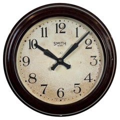 Horloge murale vintage en bakélite Brown de Smith, années 1950