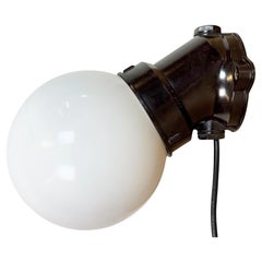 Wandleuchten aus Milchglas