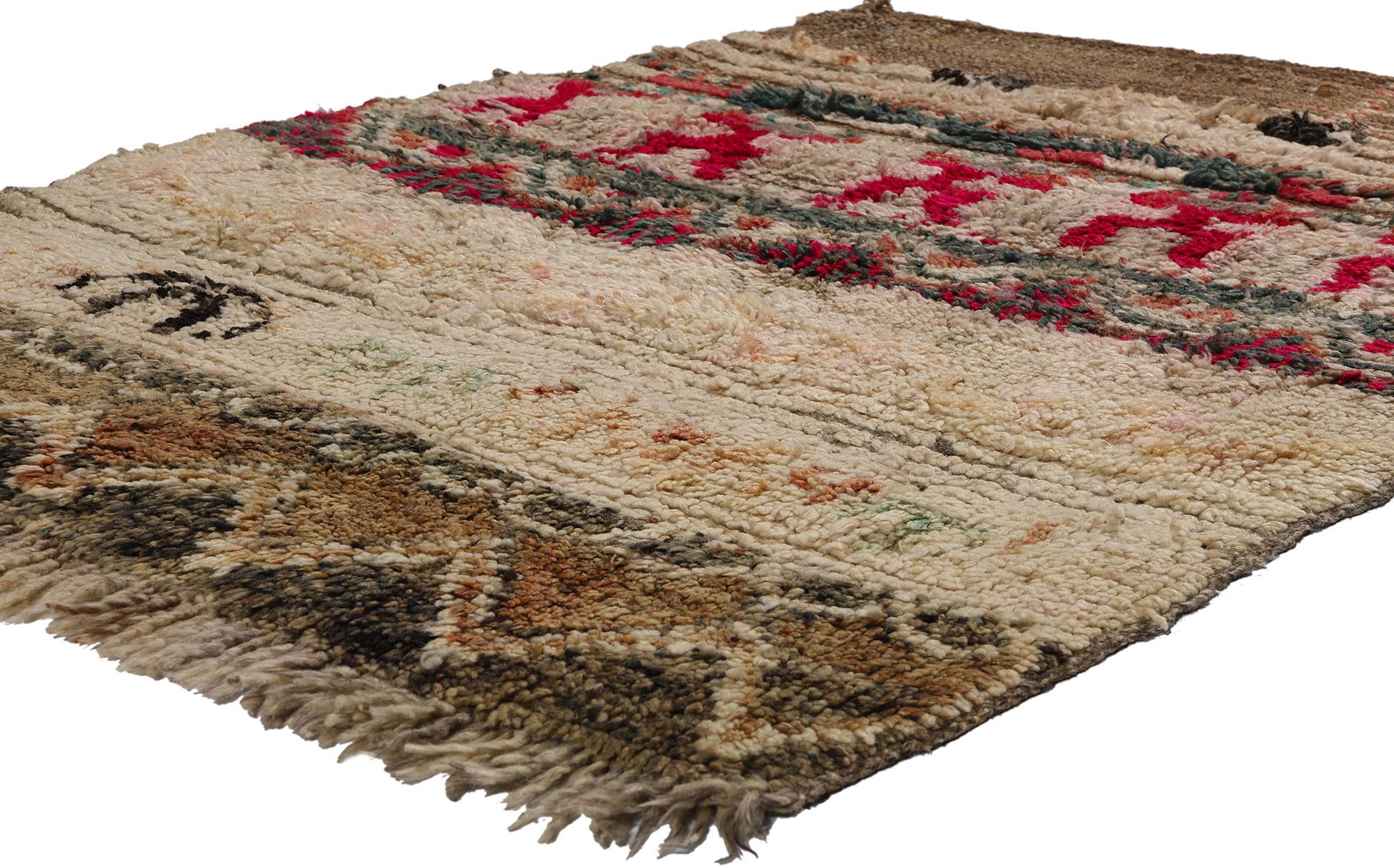 21833 Vintage Braun Boujad Marokkanischer Teppich, 03'04 x 04'05. Boujad-Teppiche, handgewebte Meisterwerke aus der marokkanischen Boujad-Region, zeigen lebendige Designs, die nach altehrwürdigen Traditionen von Berberstämmen, insbesondere den