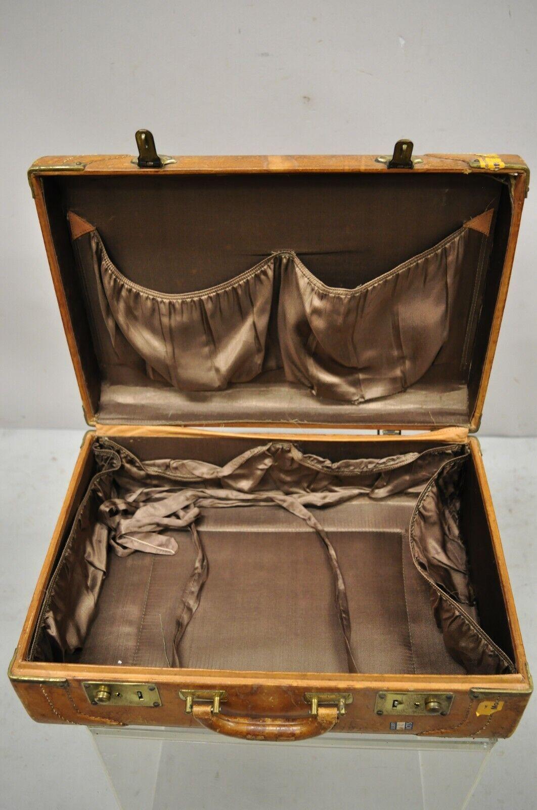 Vintage Brown Caramel Leather Hard Case Suitcase Luggage Trunk with Patina In Good Condition For Sale In Philadelphia, PA