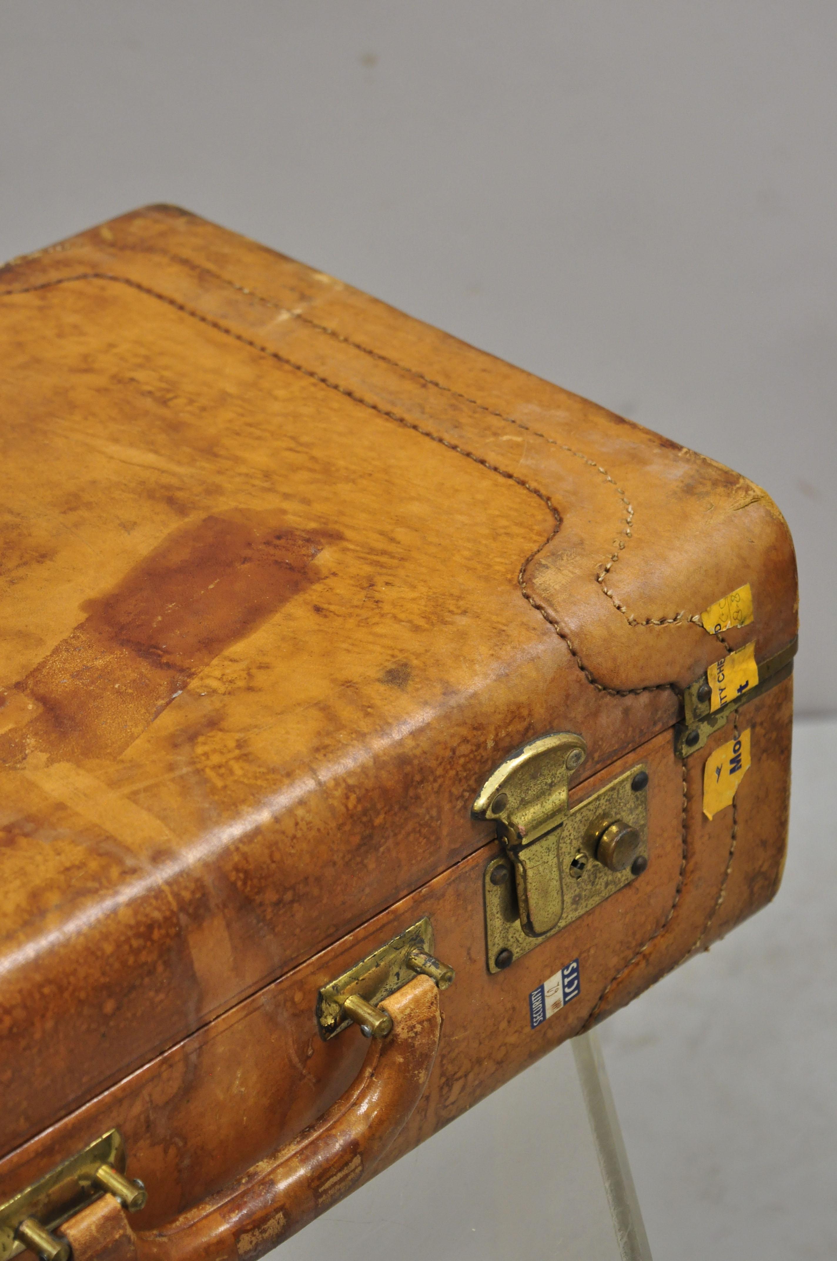 Vintage Brown Caramel Leather Hard Case Suitcase Luggage Trunk with Patina In Good Condition For Sale In Philadelphia, PA