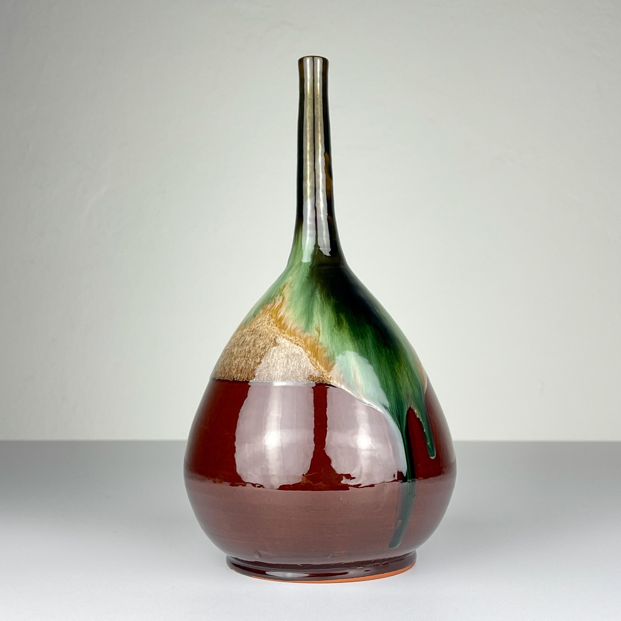 

Vintage-Vase aus brauner Keramik von Piqueres, hergestellt in Spanien in den 1970er Jahren.
Die Keramikvase ist in sehr gutem Vintage-Zustand, ohne Beschädigungen.
Die Vintage-Vase trägt das originale Label des Herstellers.

Abmessungen:
Breite: