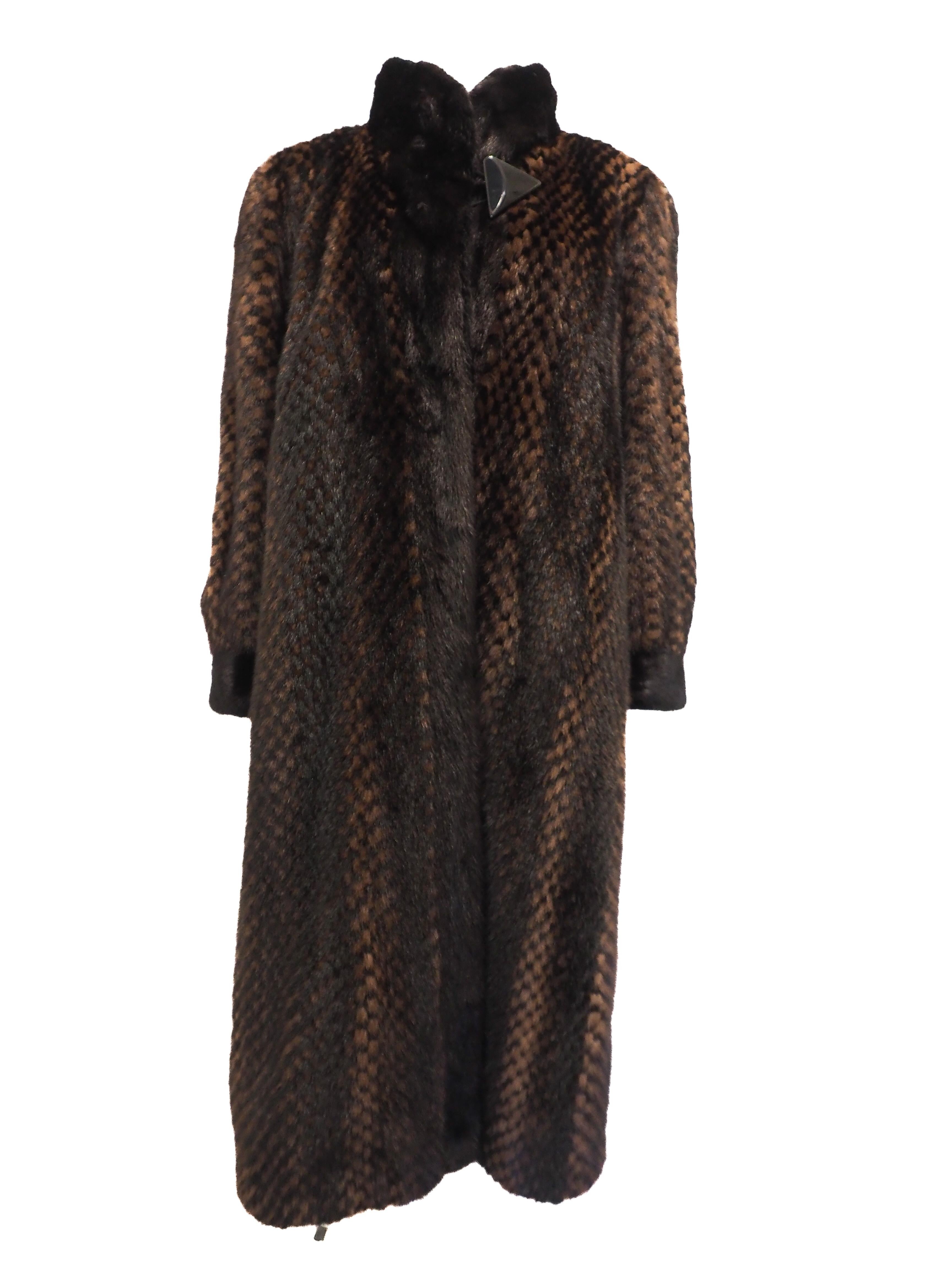 Noir Vintage Brown Checked Pattern Fur Coat (Manteau de fourrure à carreaux) en vente