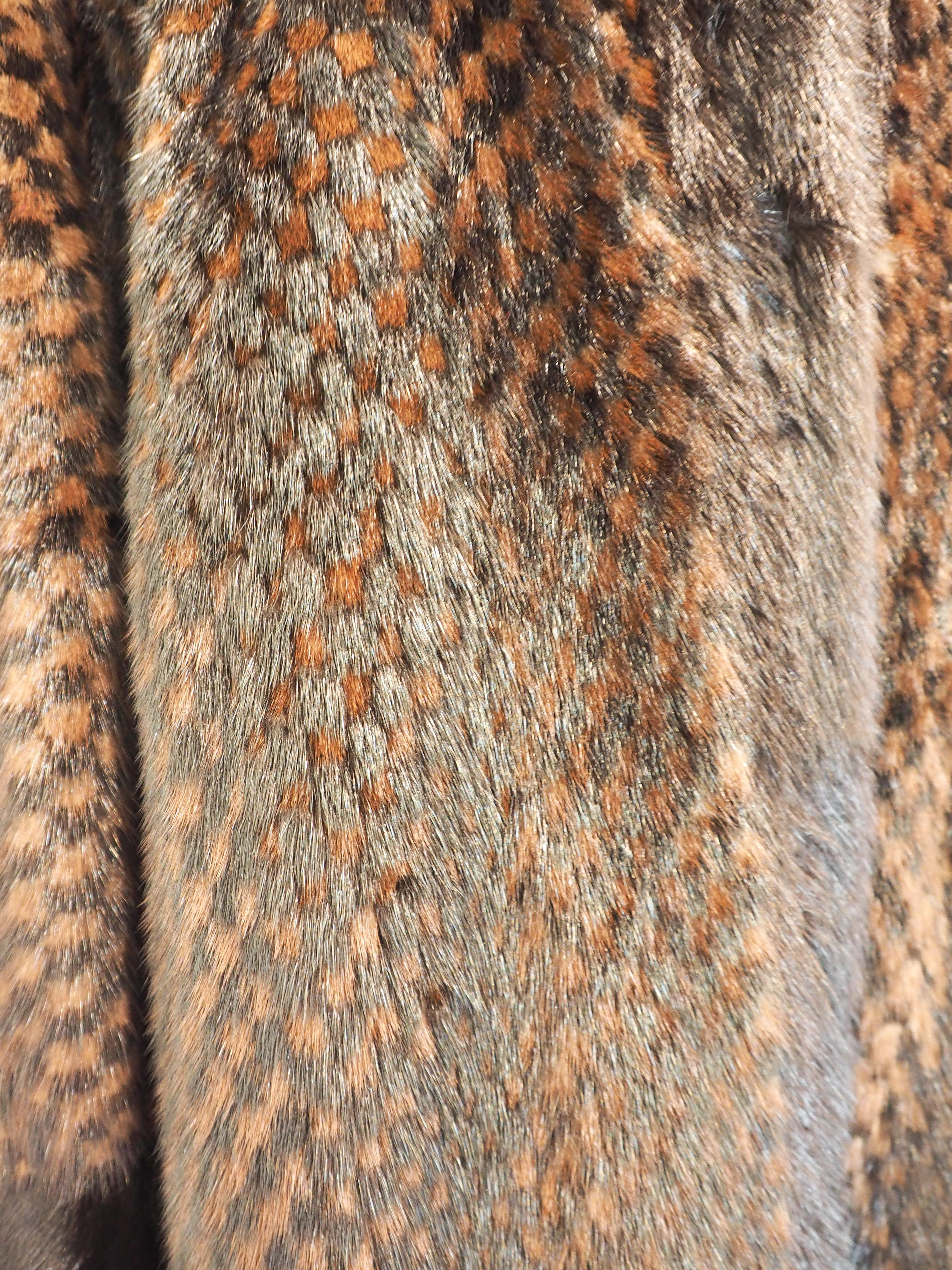 Vintage Brown Checked Pattern Fur Coat (Manteau de fourrure à carreaux) Excellent état - En vente à Los Angeles, CA