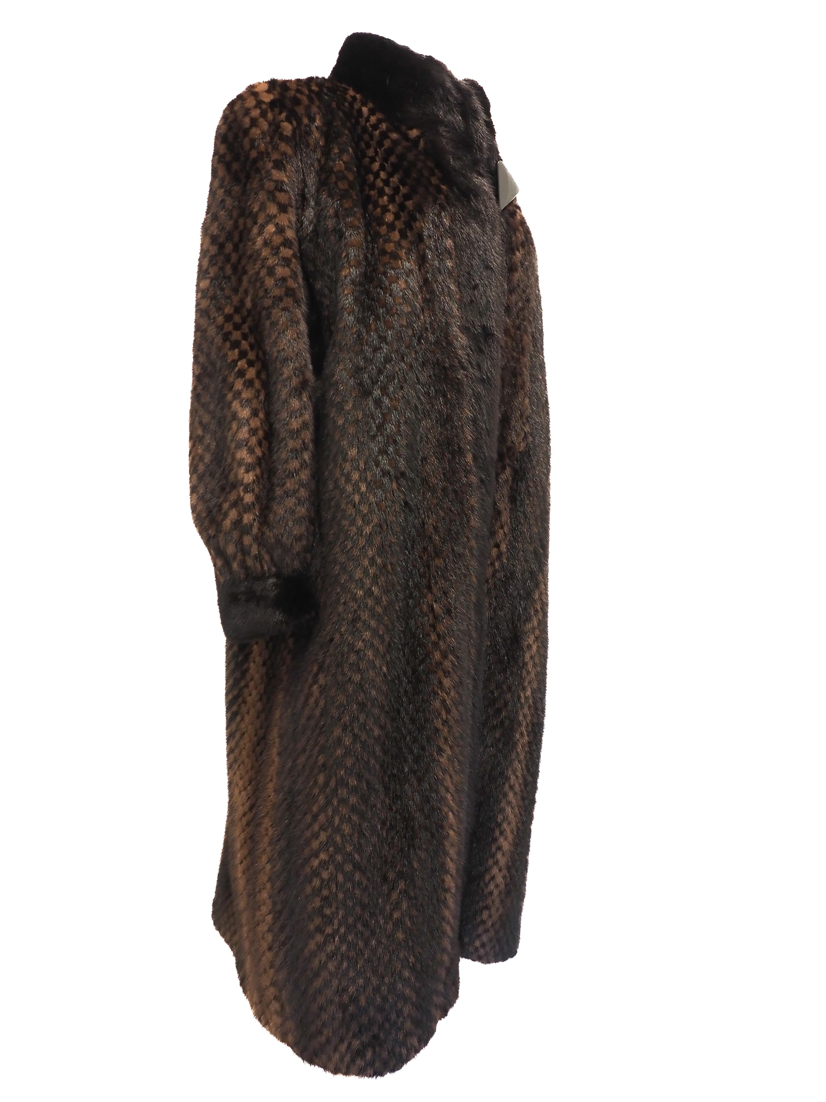 Vintage Brown Checked Pattern Fur Coat (Manteau de fourrure à carreaux) Pour femmes en vente