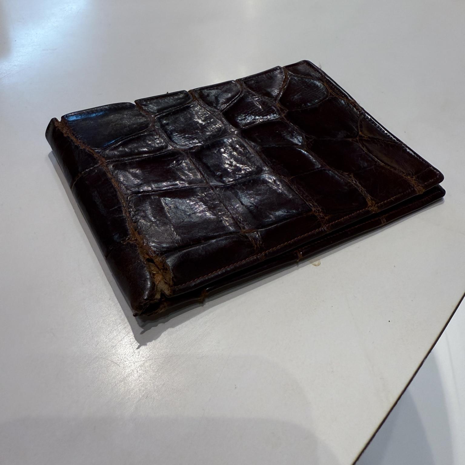 Vintage Crocodile Wallet 
unmarked purchased in Italy
5.13 x 3.5 H
Unrestored vintage preowned wear and tear 
distressed condition needs restoration
Refer to images