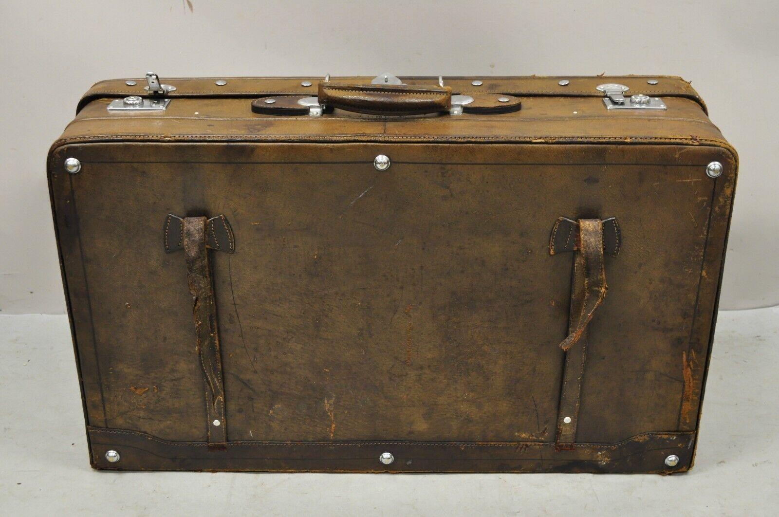 Vintage Brown Distressed Leather Luggage Koffer von Golden Leaf (Amerikanische Klassik) im Angebot