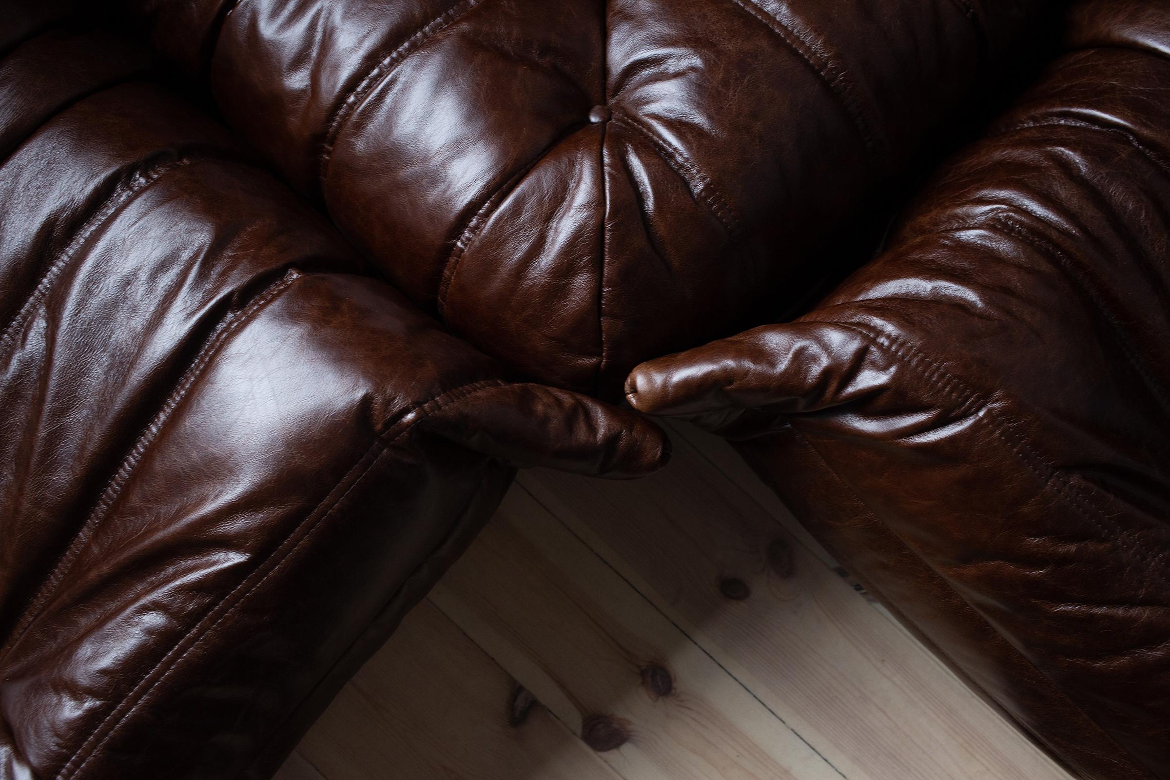 Vintage Brown Dubai Leather Togo Sofa Set by Michel Ducaroy for Ligne Roset In Excellent Condition For Sale In Berlin, DE