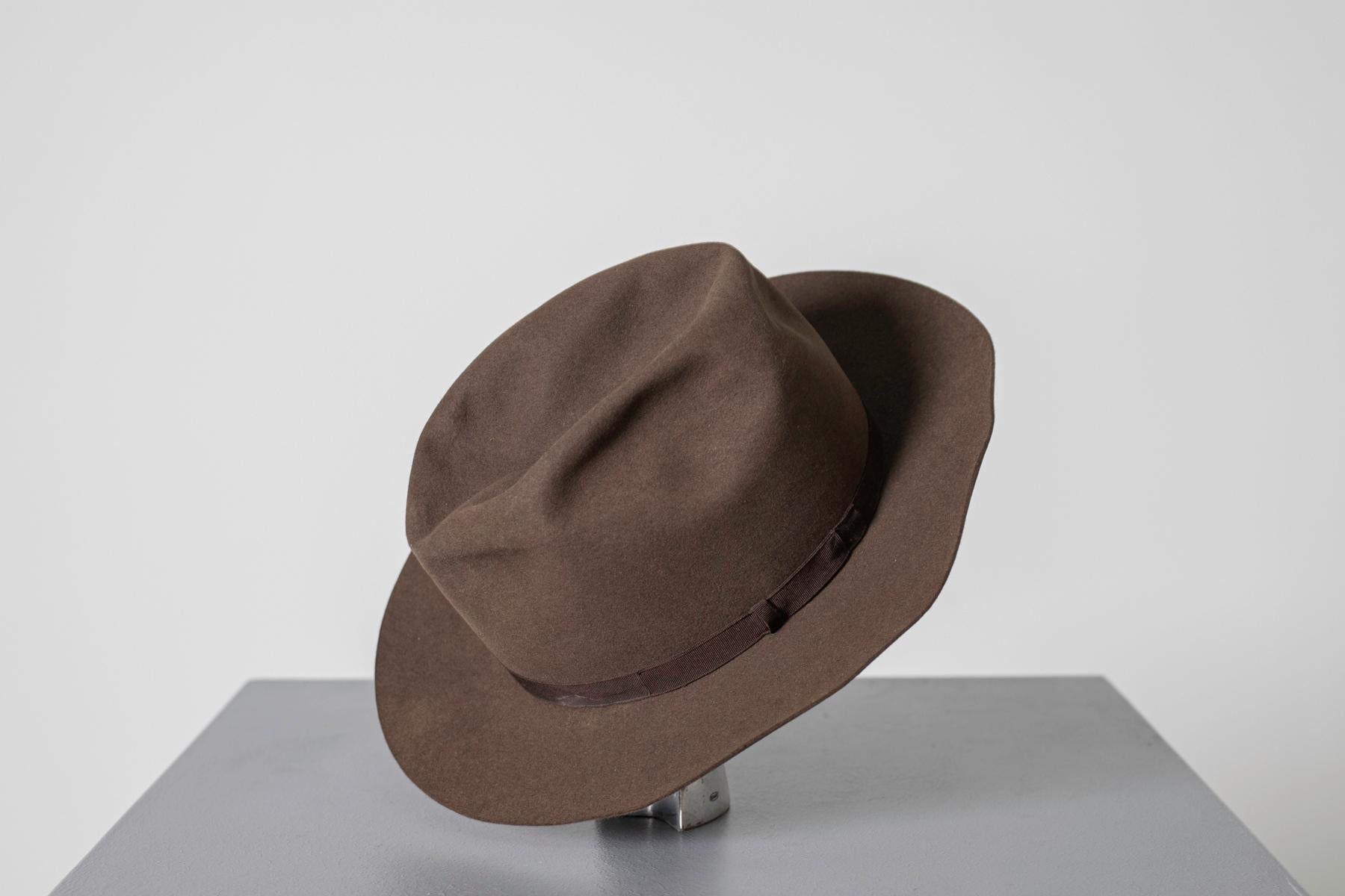 Brauner Stoff-Hut in Vintage für Damen oder Herren im Angebot