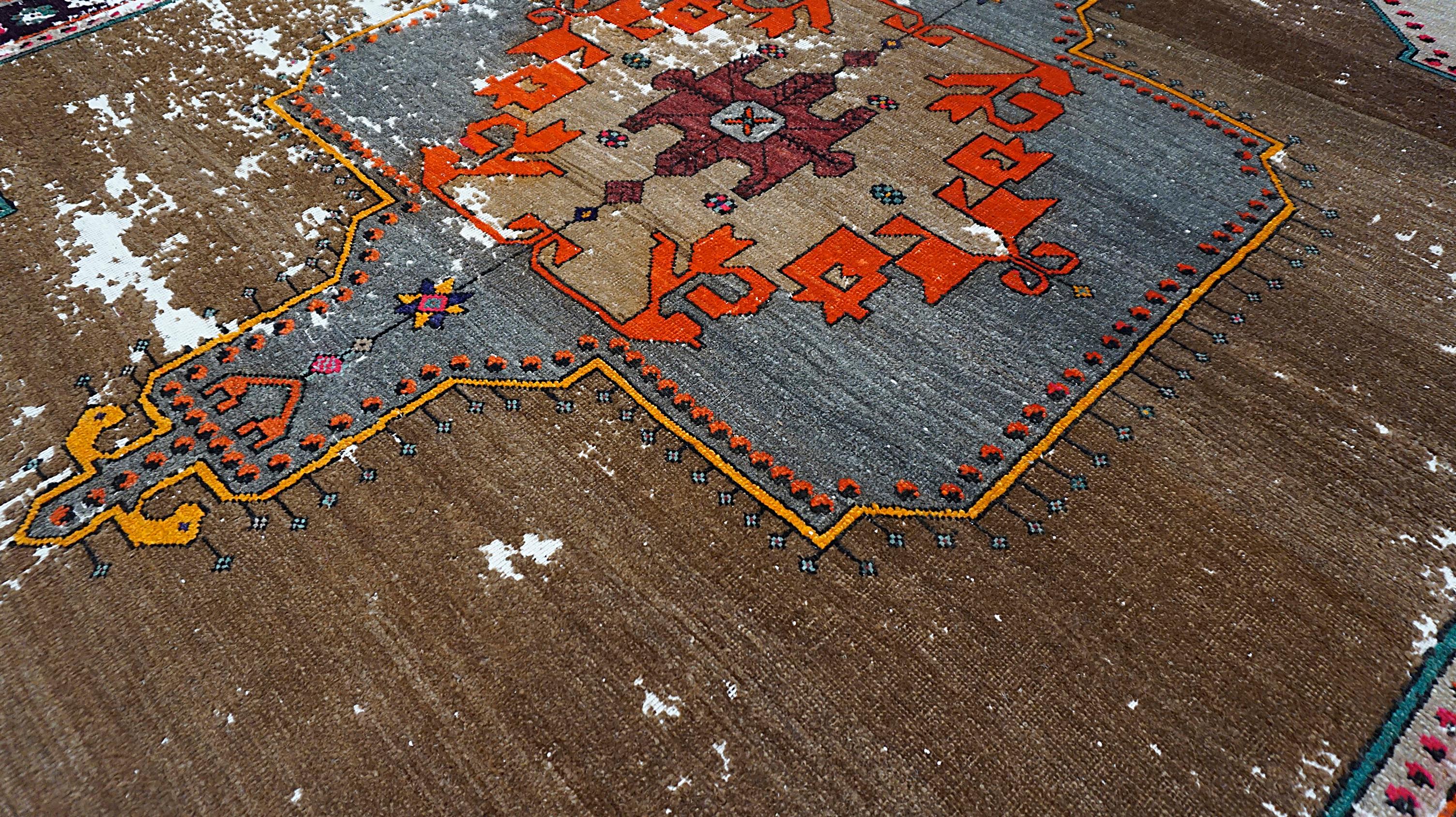 Arte popolare Tappeto Yörük con motivo geometrico marrone vintage 8'10''x11'6'' in vendita