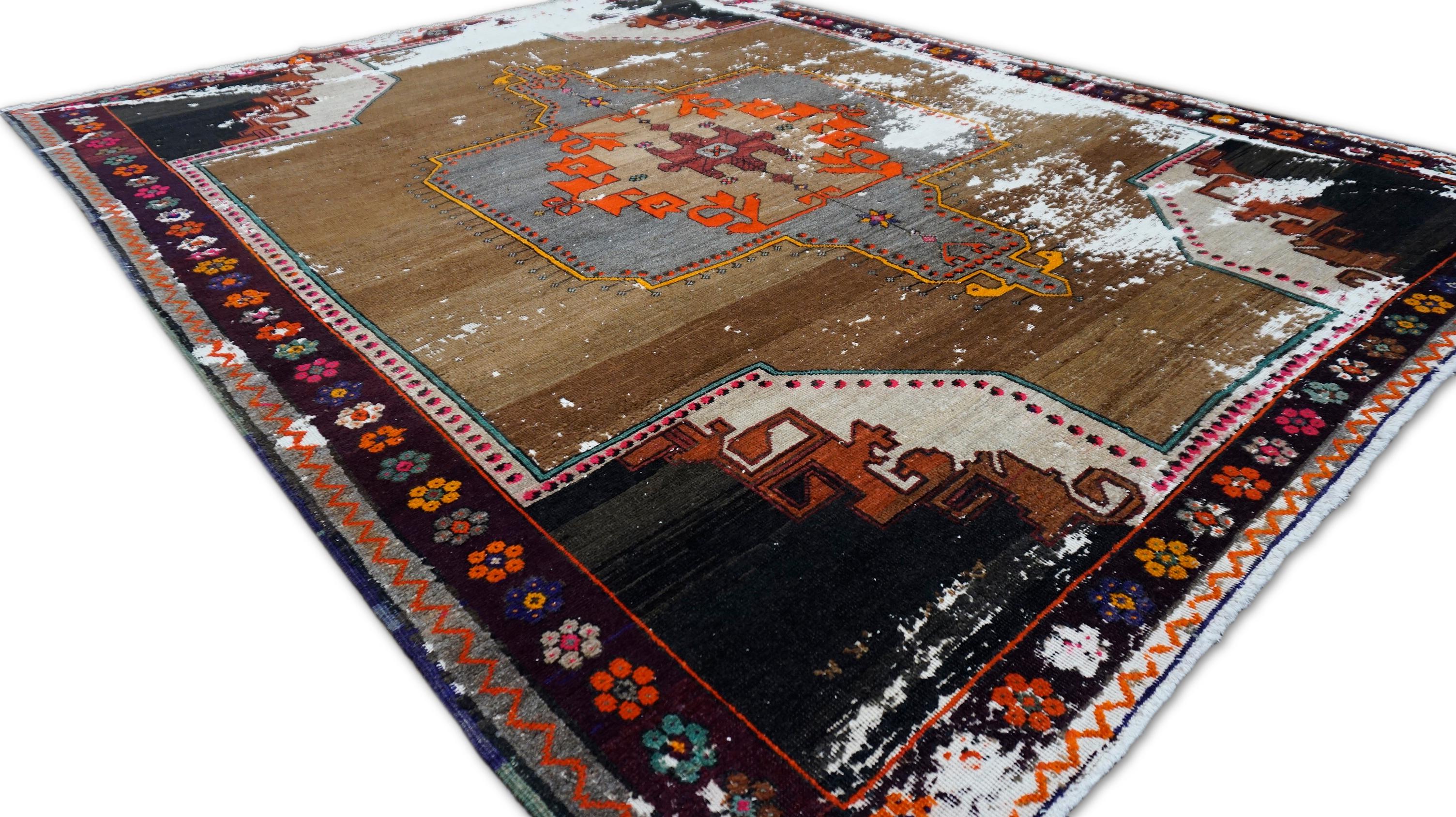 Tappeto Yörük con motivo geometrico marrone vintage 8'10''x11'6'' In condizioni buone in vendita a Torrance, CA