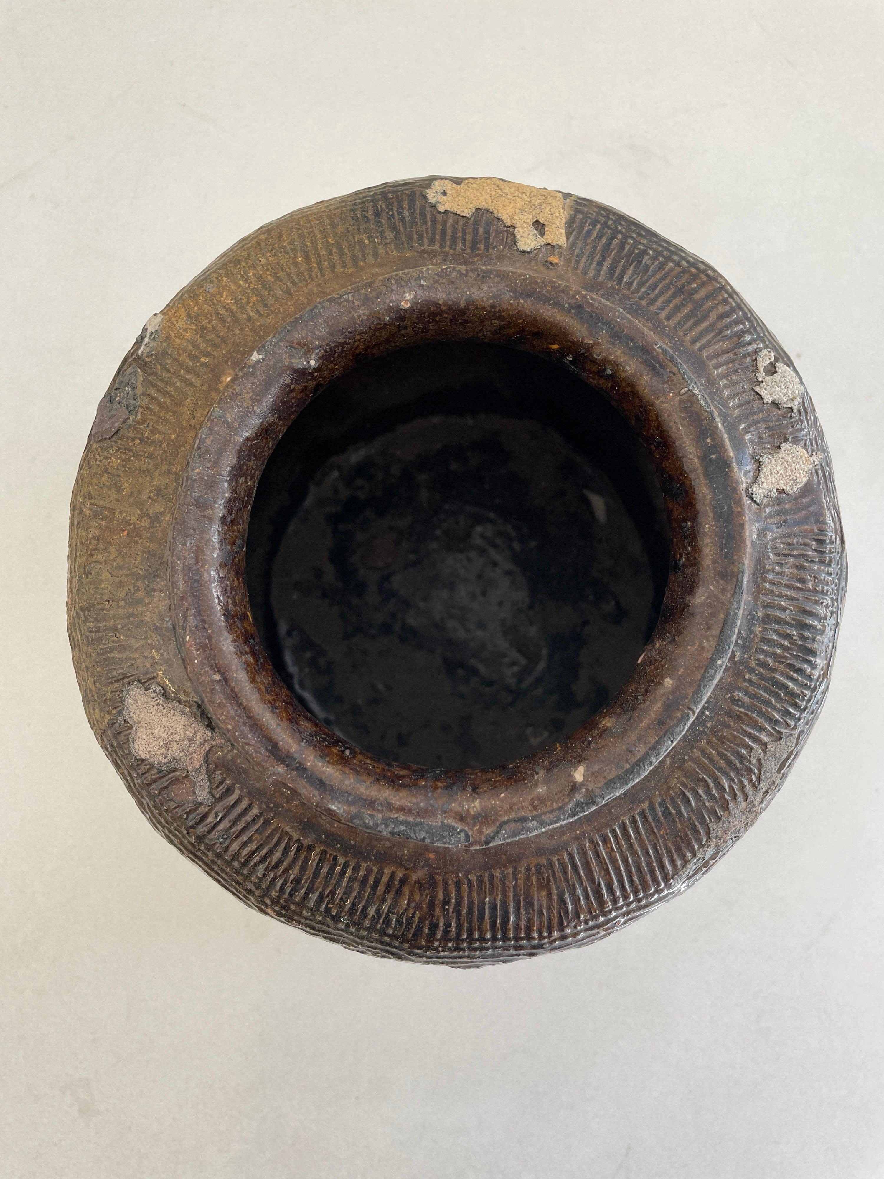 20ième siècle Vieille poterie en terre cuite émaillée brune en vente