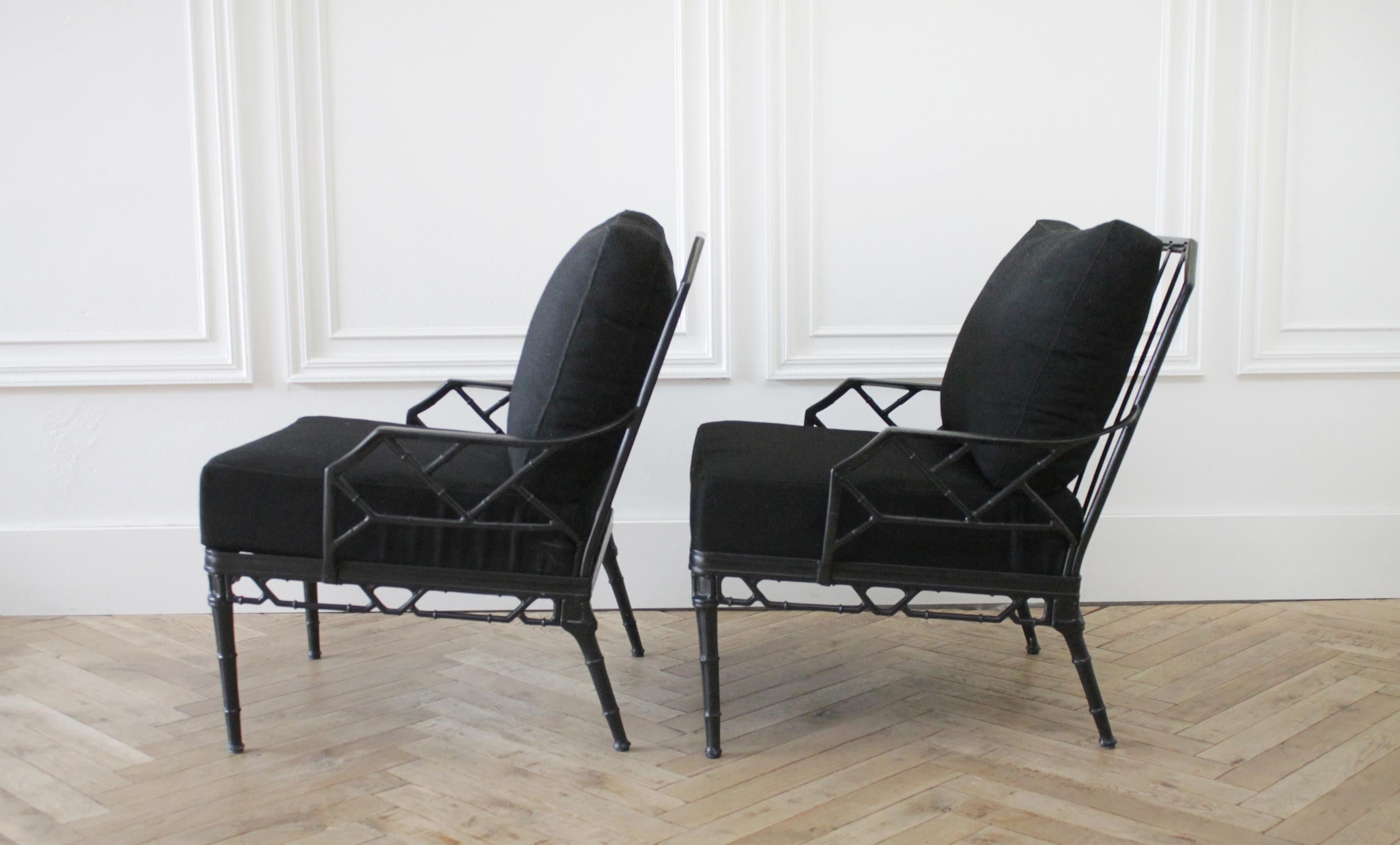 Vintage brown Jordan Calcutta pair of lounge chairs with Black Sunbrella cushions.
Measures:
28