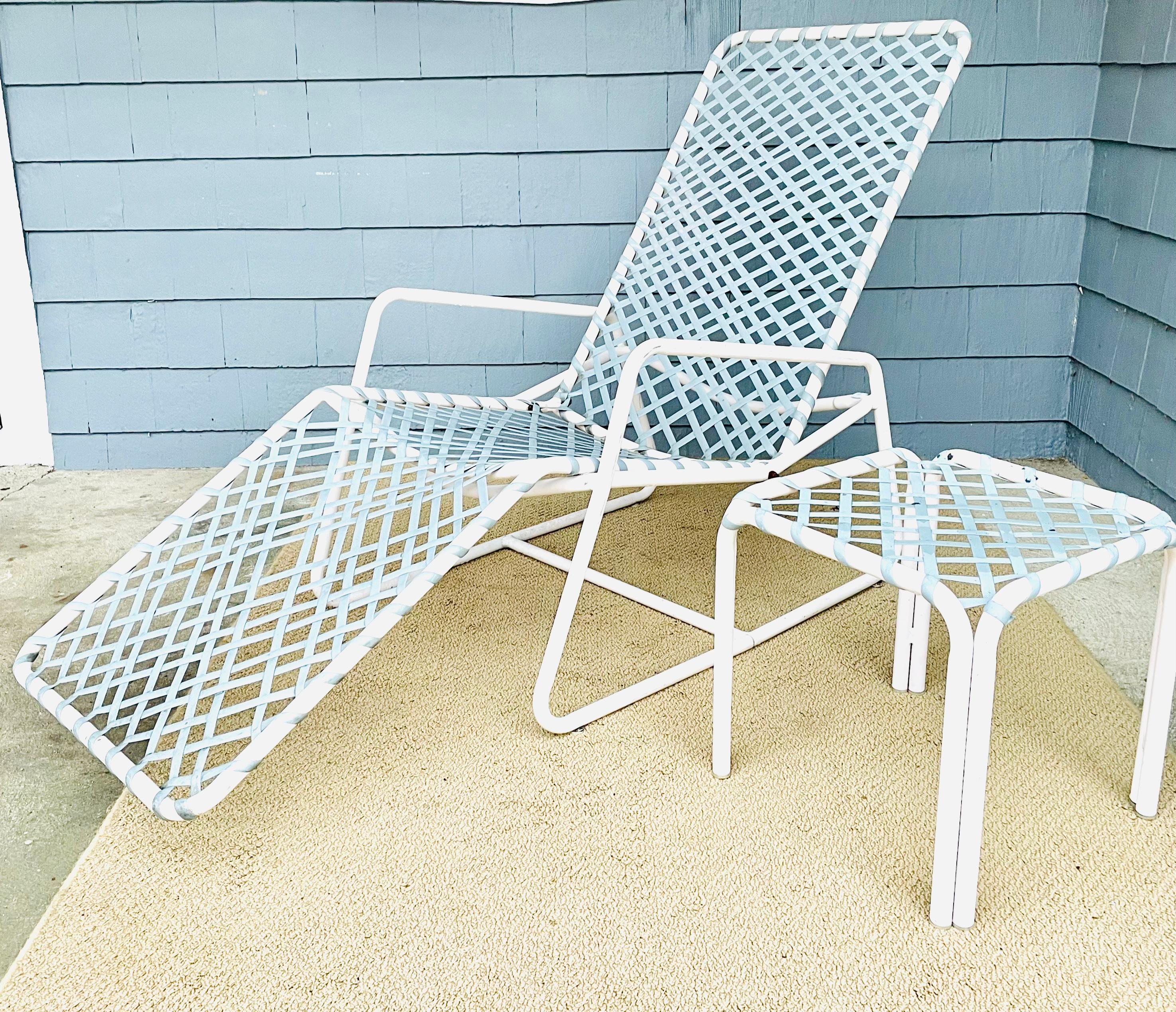 Vintage Brown Jordan Outdoor Patio Chaise Lounge In Good Condition For Sale In Cumberland, RI