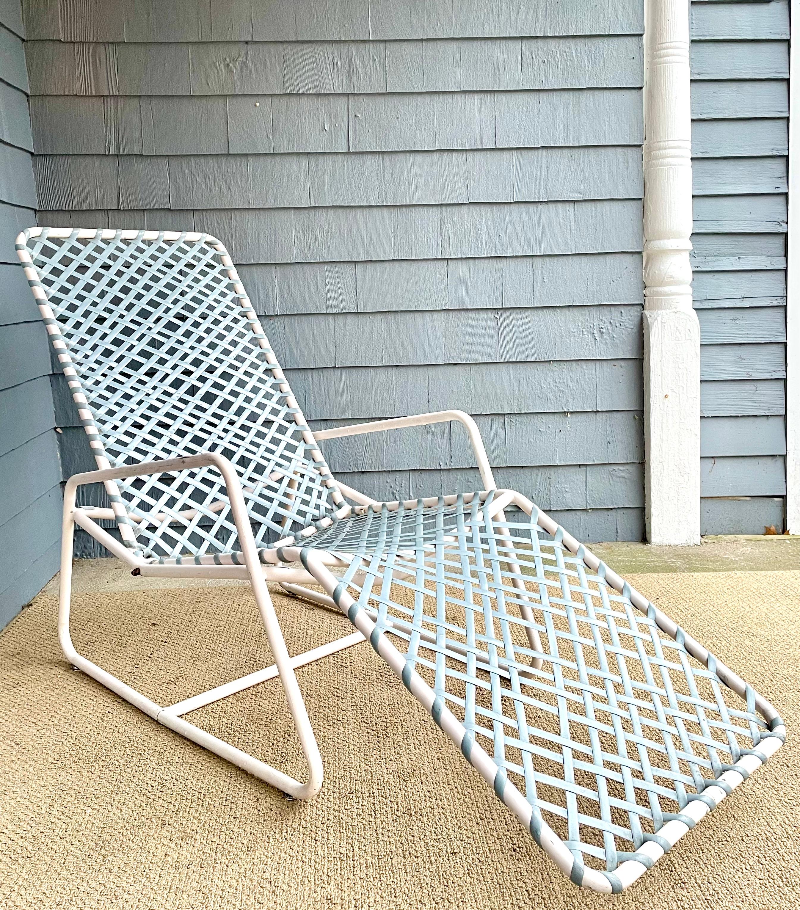 20th Century Vintage Brown Jordan Outdoor Patio Chaise Lounge For Sale
