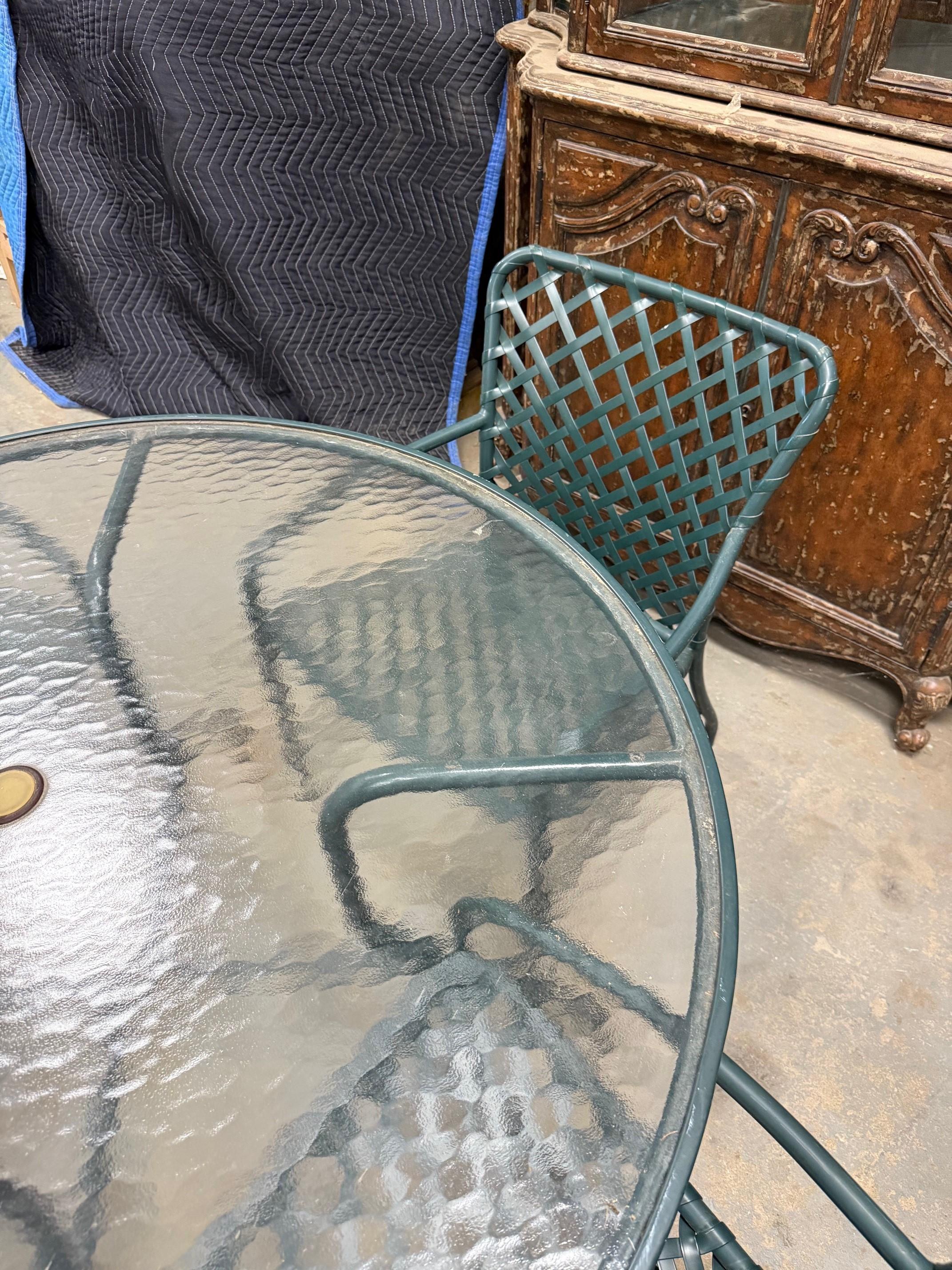 Vintage Brown Jordan Tamiami Dining Set Table & 4 Armchairs In Good Condition In Stamford, CT