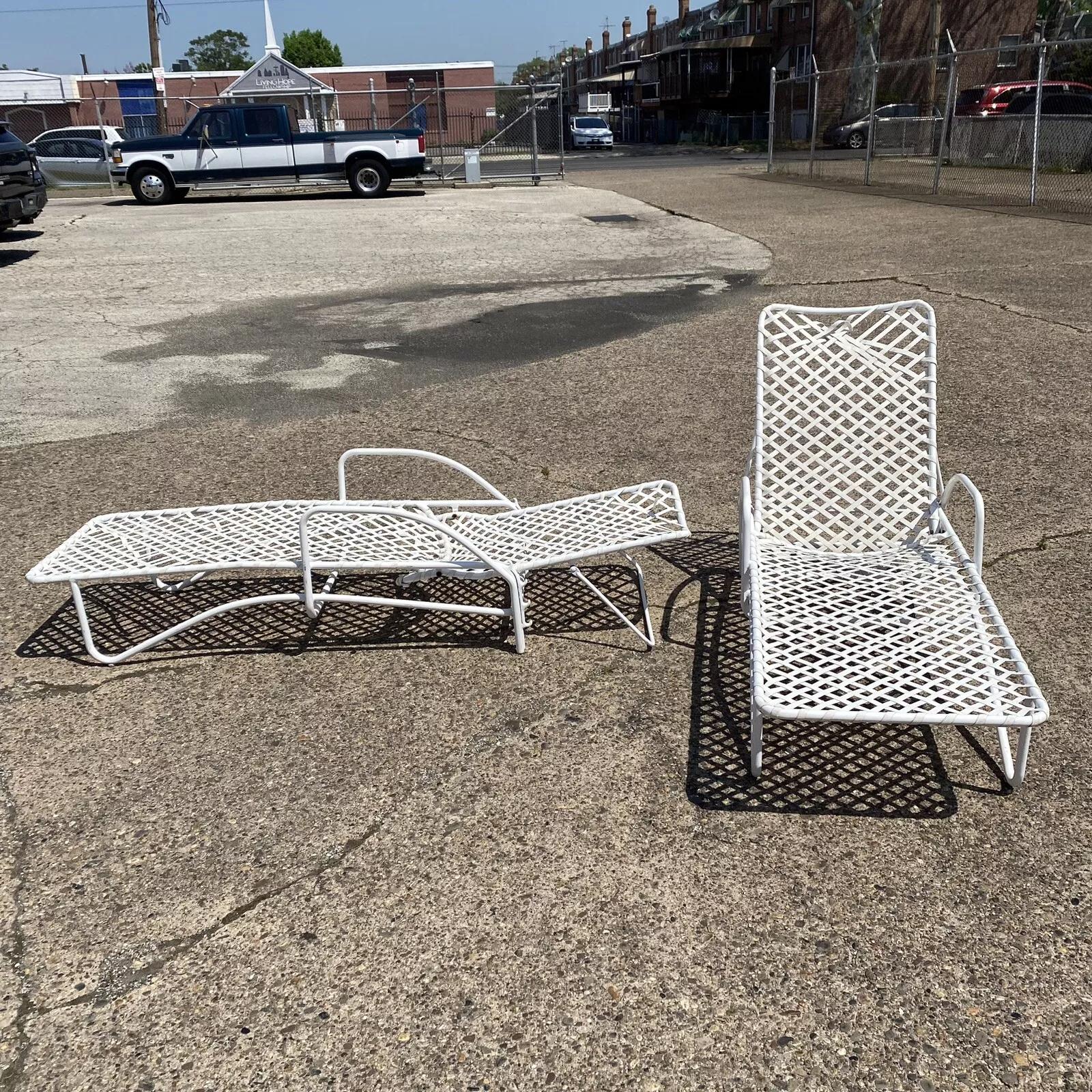 Unknown Vintage Brown Jordan Tamiami Vinyl Strap White Patio Chaise Lounge Chair - Pair