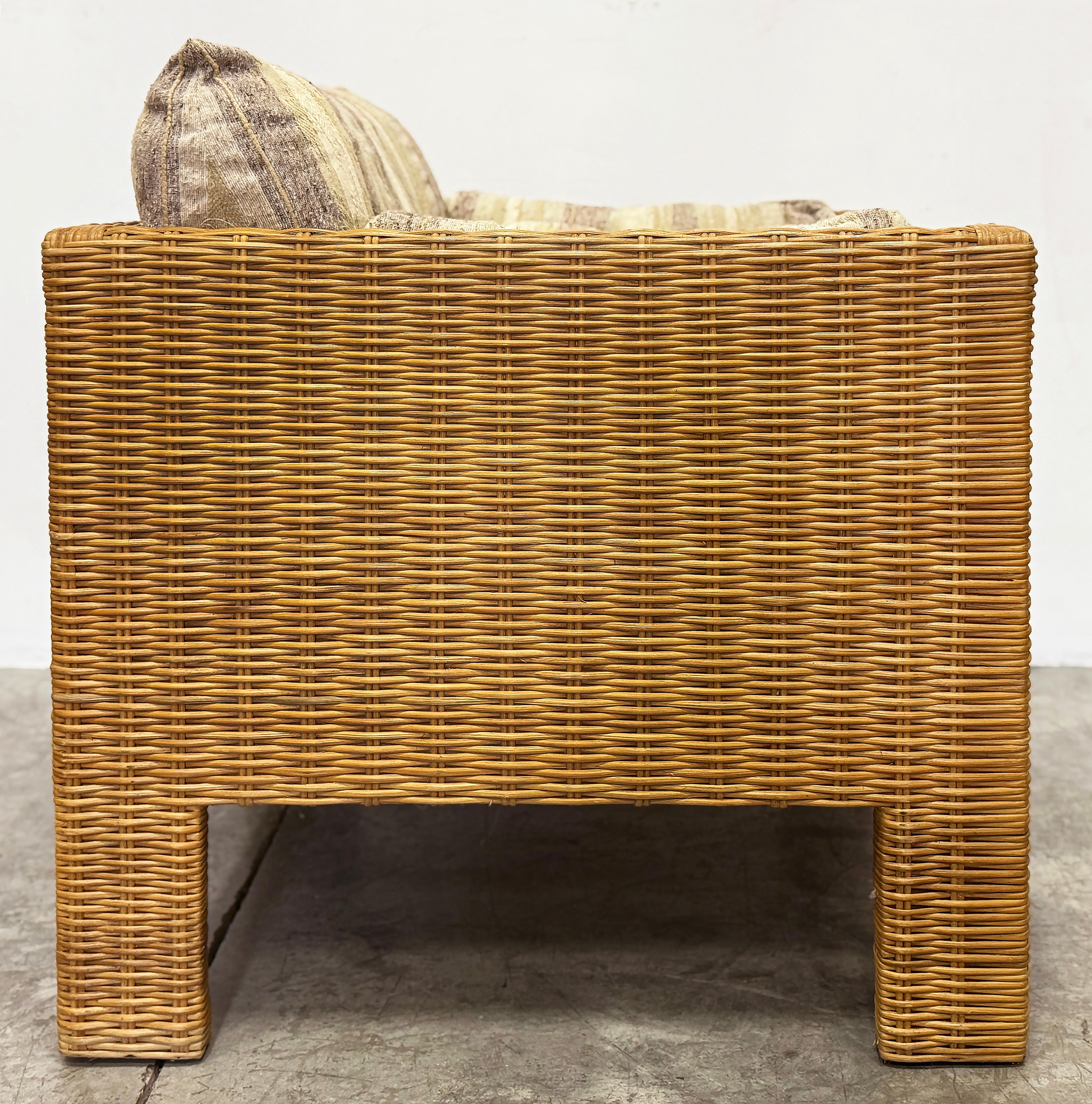 Vintage Brown Jordan Woven Cube Club Chairs Paar mit Kissen, markiert (20. Jahrhundert) im Angebot