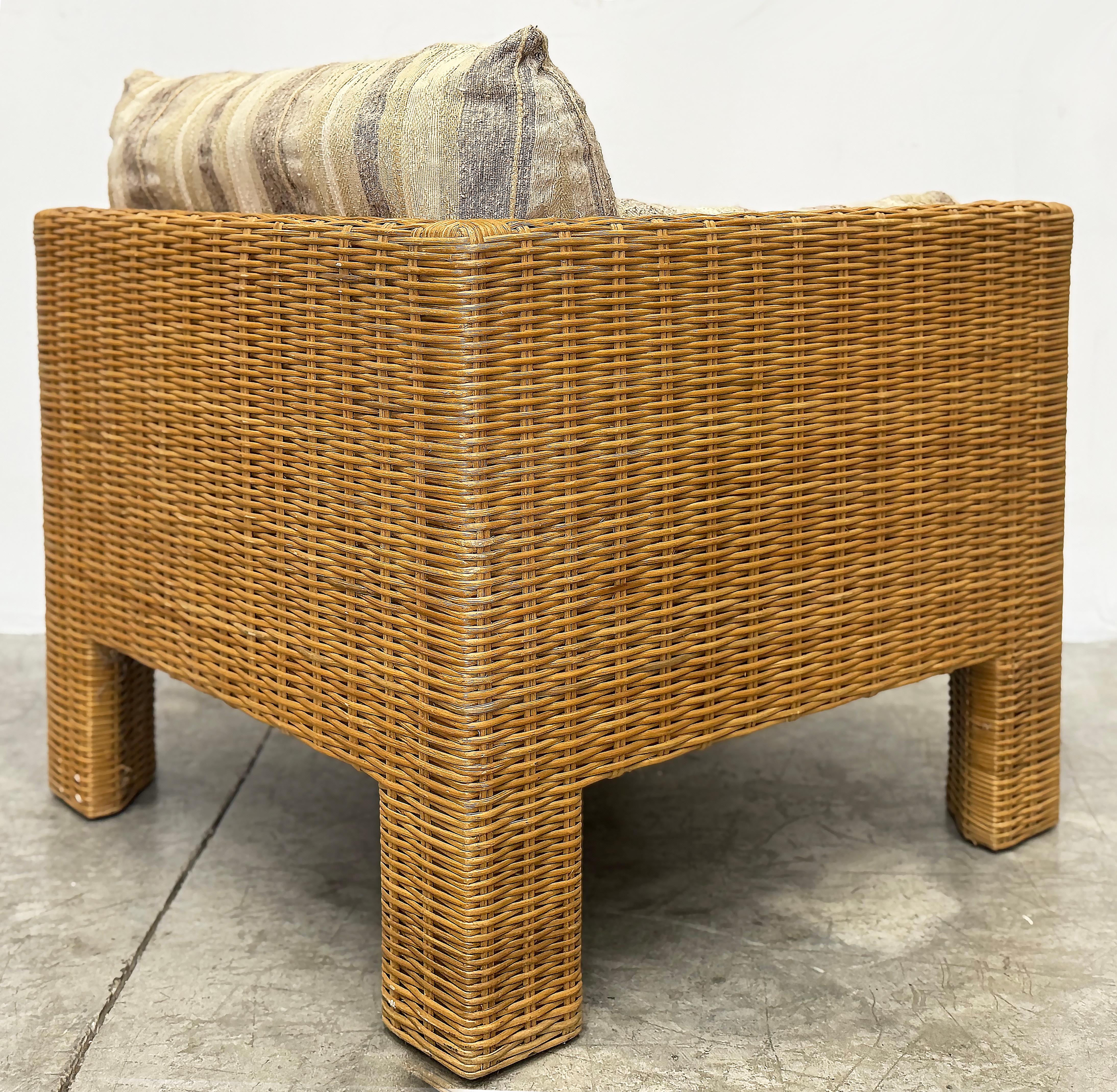 Vintage Brown Jordan Woven Cube Club Chairs Paar mit Kissen, markiert (Leinen) im Angebot