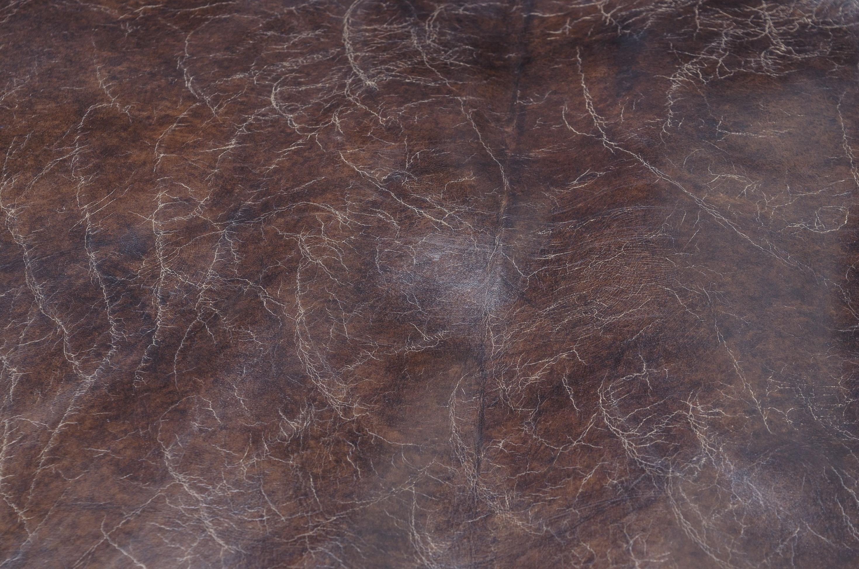 XXIe siècle et contemporain Grand canapé Chesterfield extra large en cuir marron et pieds en bois