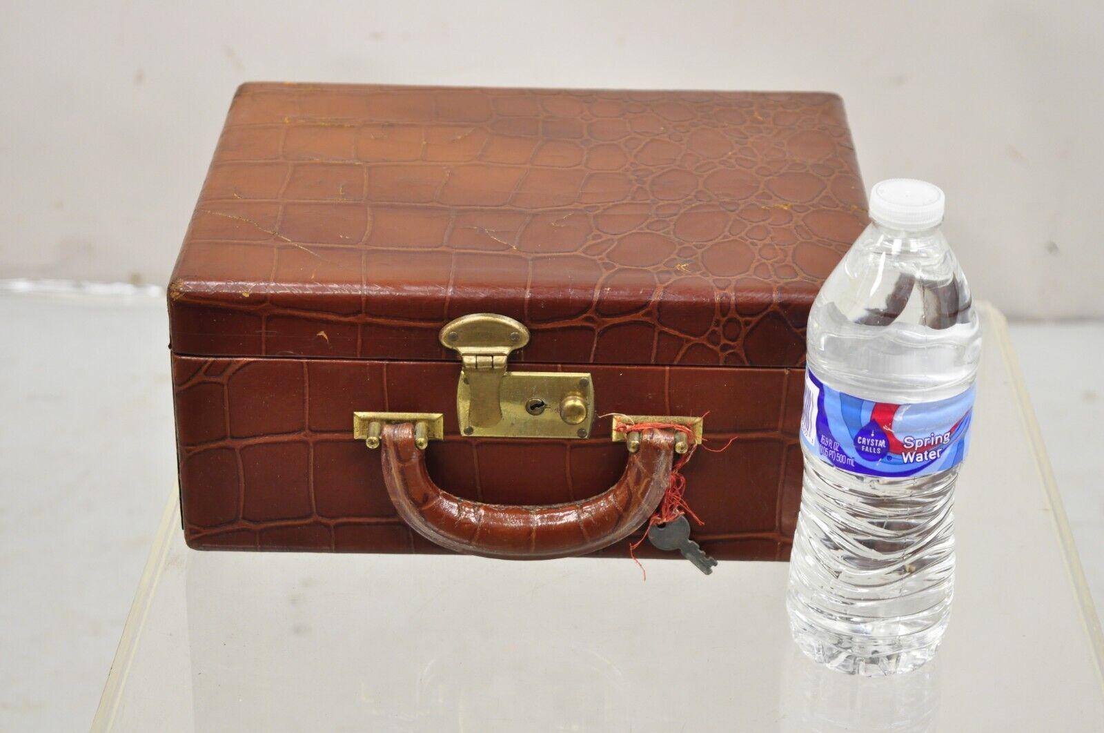 Vintage Brown Leather Art Deco Faux Crocodile Small Toiletry Travel Vanity Case In Good Condition For Sale In Philadelphia, PA