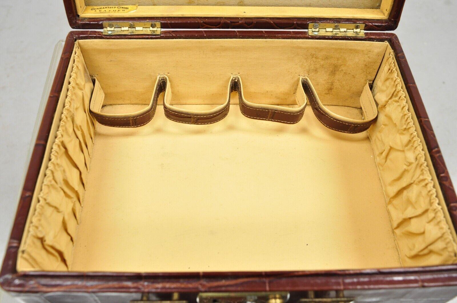 Vintage Brown Leather Art Deco Faux Crocodile Small Toiletry Travel Vanity Case en vente 2