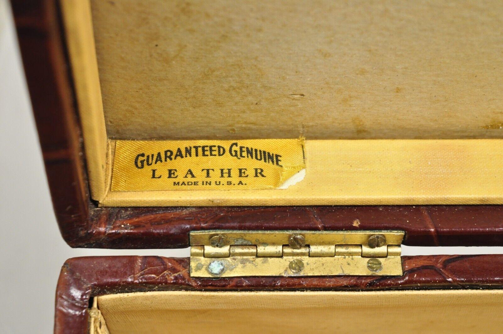 Vintage Brown Leather Art Deco Faux Crocodile Small Toiletry Travel Vanity Case en vente 3